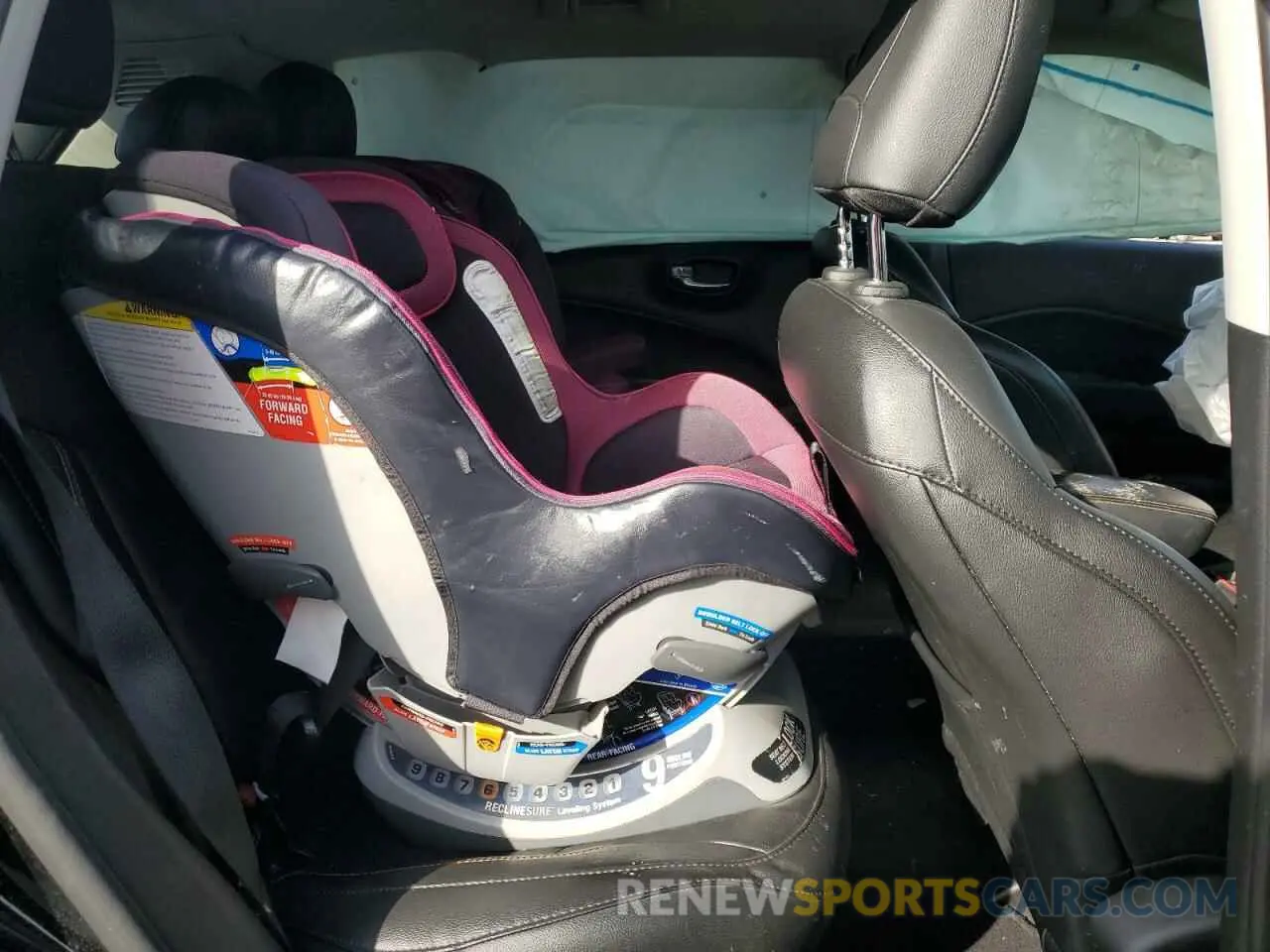 11 Photograph of a damaged car 3C4NJDCB0KT672458 JEEP COMPASS 2019