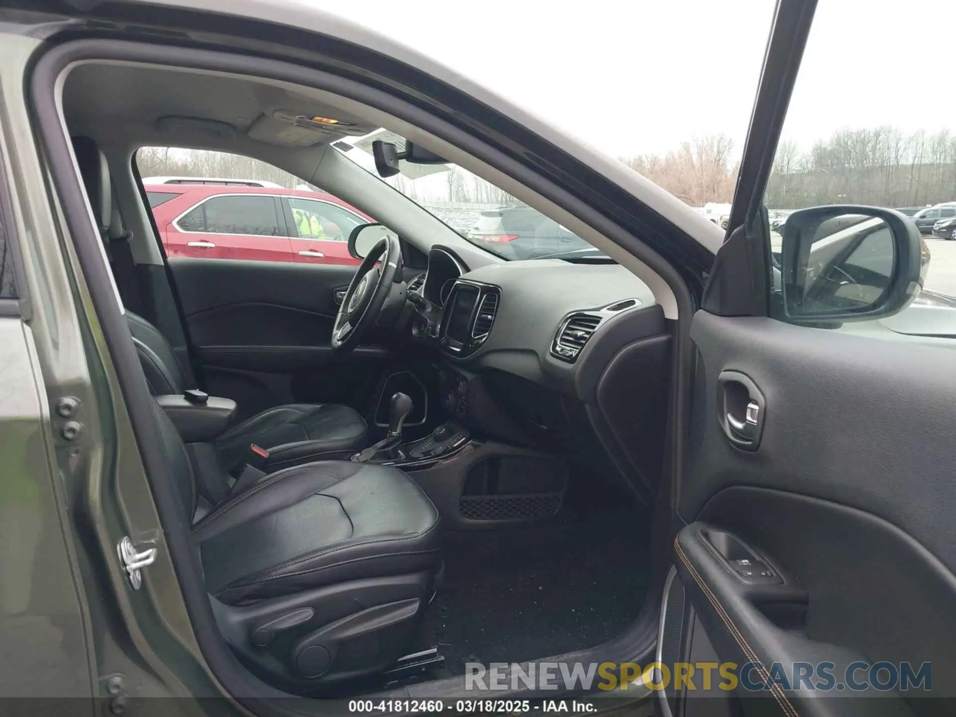 5 Photograph of a damaged car 3C4NJDCB0KT812069 JEEP COMPASS 2019