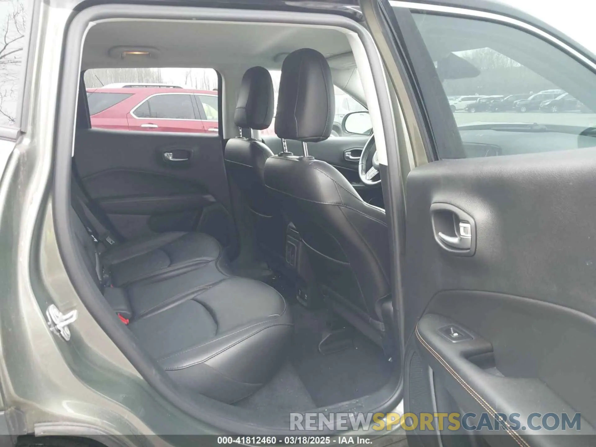 8 Photograph of a damaged car 3C4NJDCB0KT812069 JEEP COMPASS 2019
