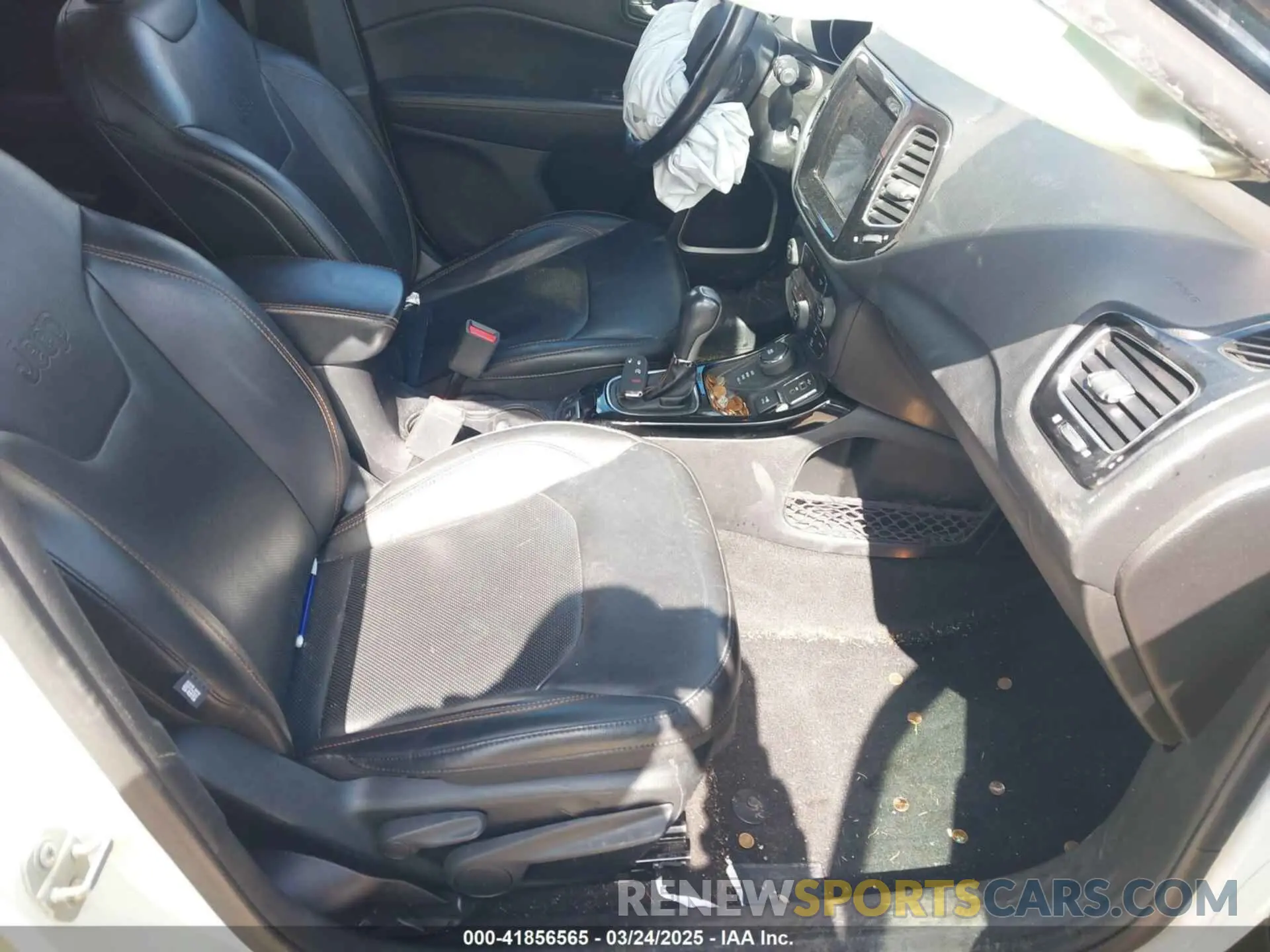 5 Photograph of a damaged car 3C4NJDCB0KT827087 JEEP COMPASS 2019
