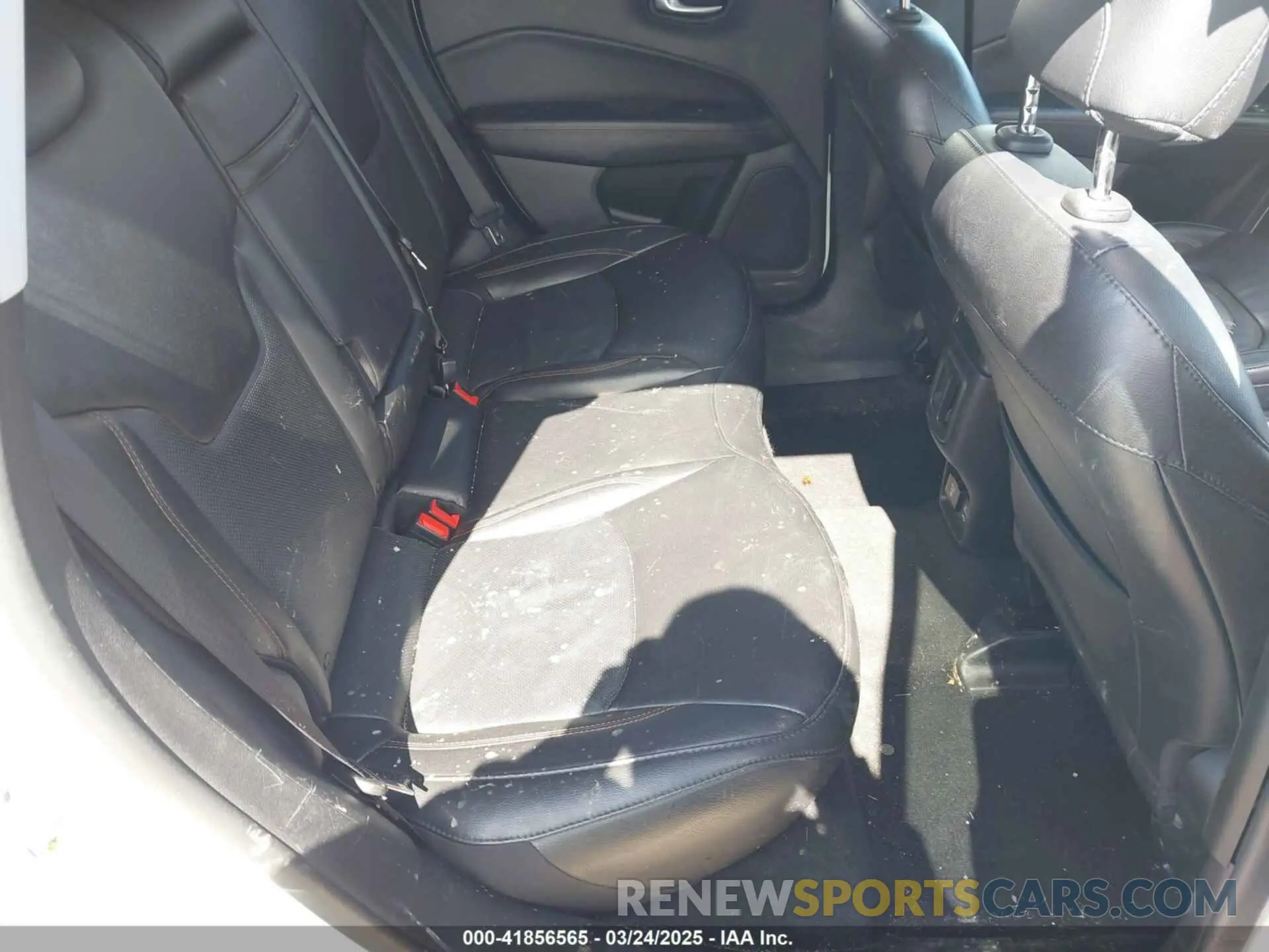 8 Photograph of a damaged car 3C4NJDCB0KT827087 JEEP COMPASS 2019