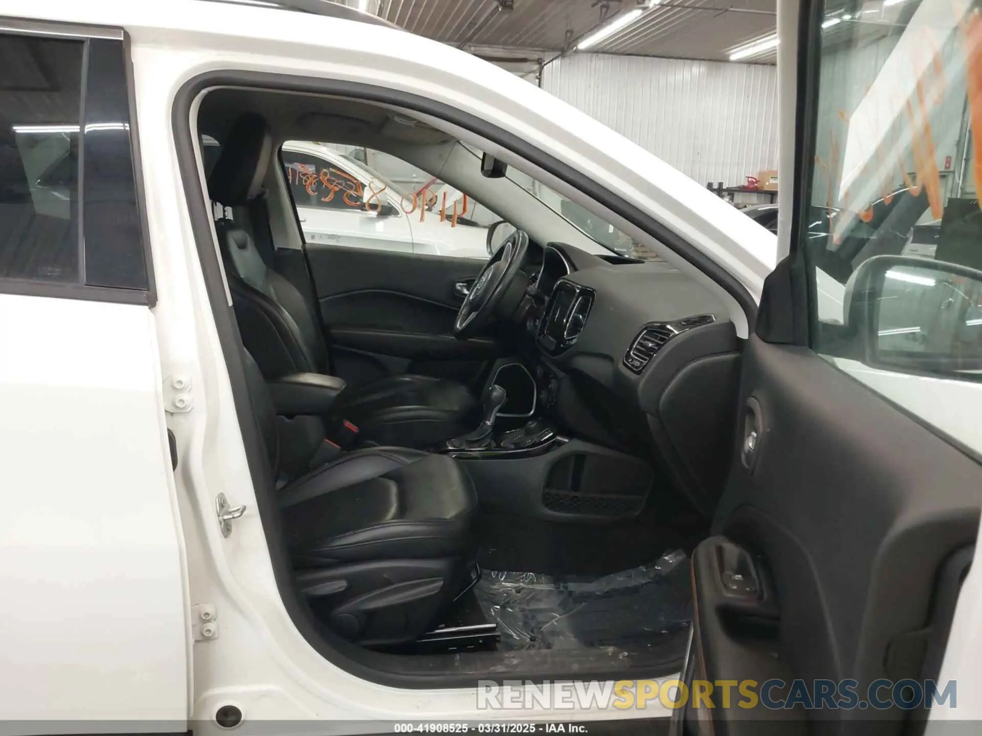 5 Photograph of a damaged car 3C4NJDCB1KT620546 JEEP COMPASS 2019