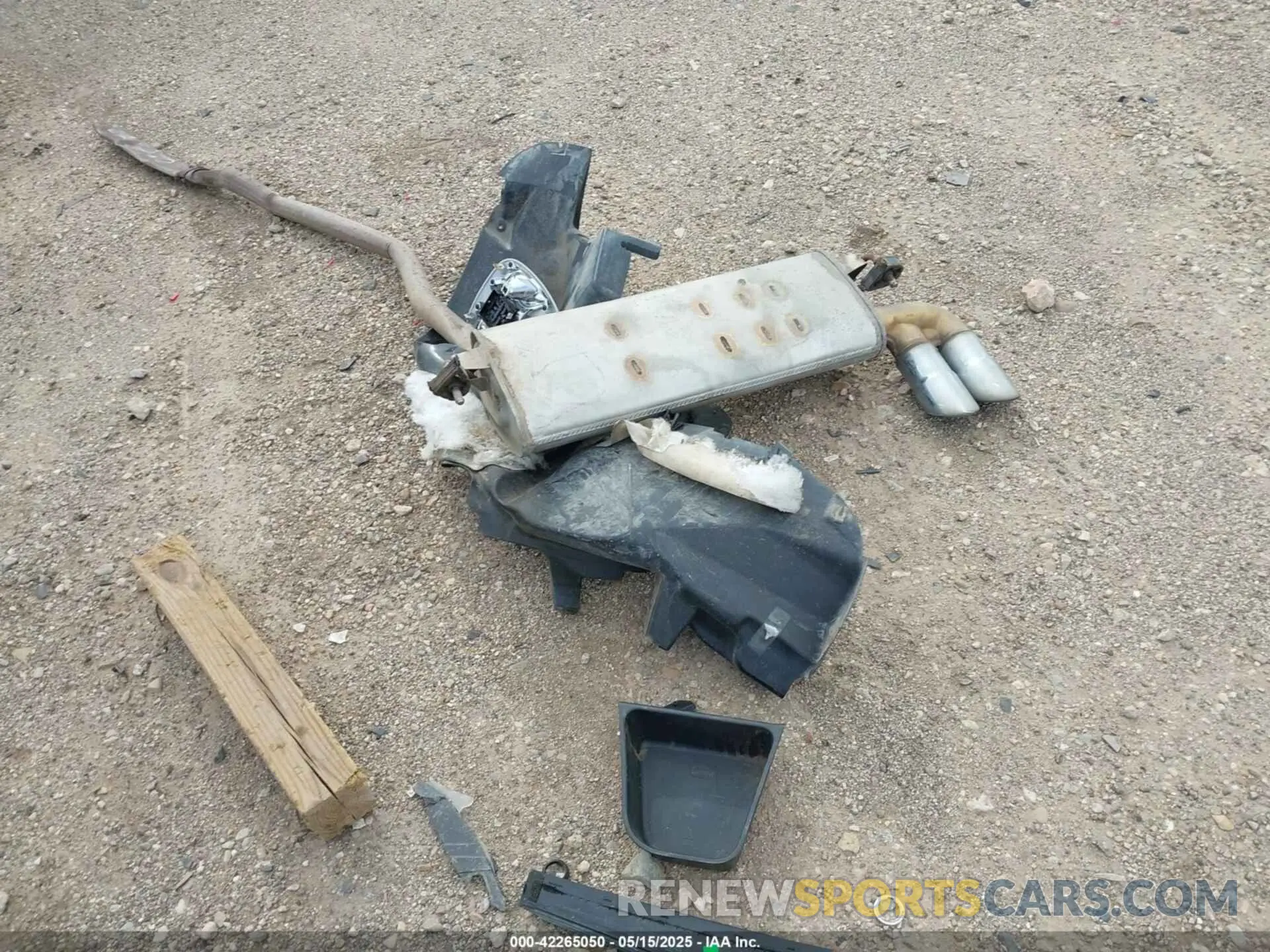 12 Photograph of a damaged car 3C4NJDCB1KT641767 JEEP COMPASS 2019