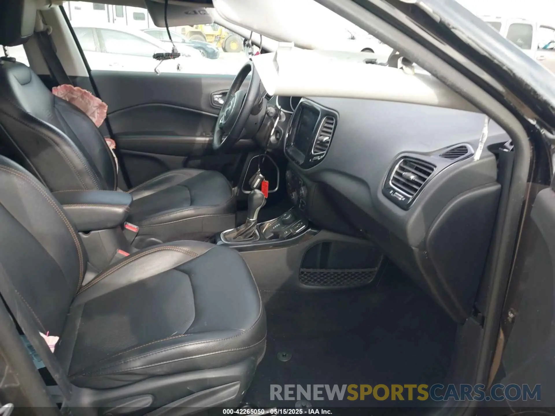 5 Photograph of a damaged car 3C4NJDCB1KT641767 JEEP COMPASS 2019
