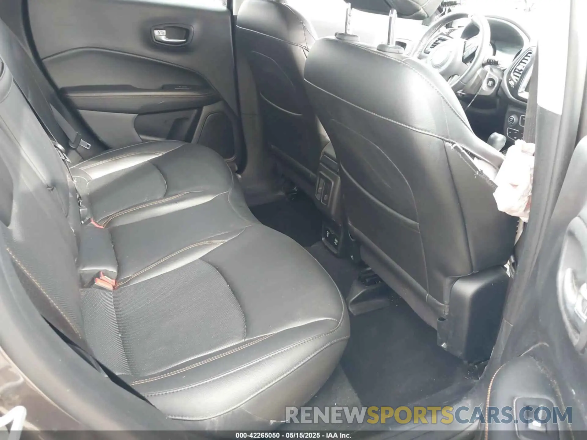 8 Photograph of a damaged car 3C4NJDCB1KT641767 JEEP COMPASS 2019