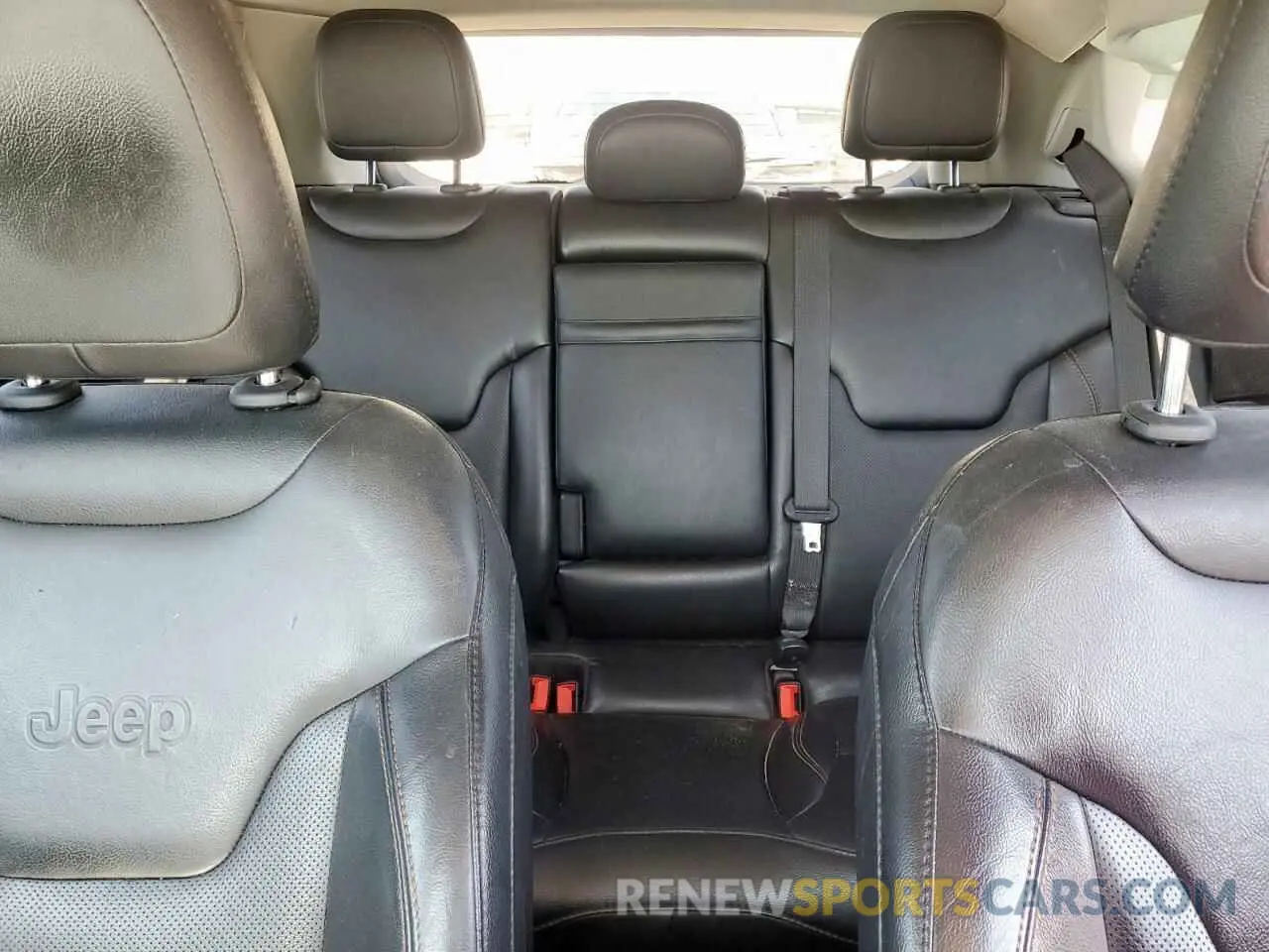 10 Photograph of a damaged car 3C4NJDCB1KT651148 JEEP COMPASS 2019