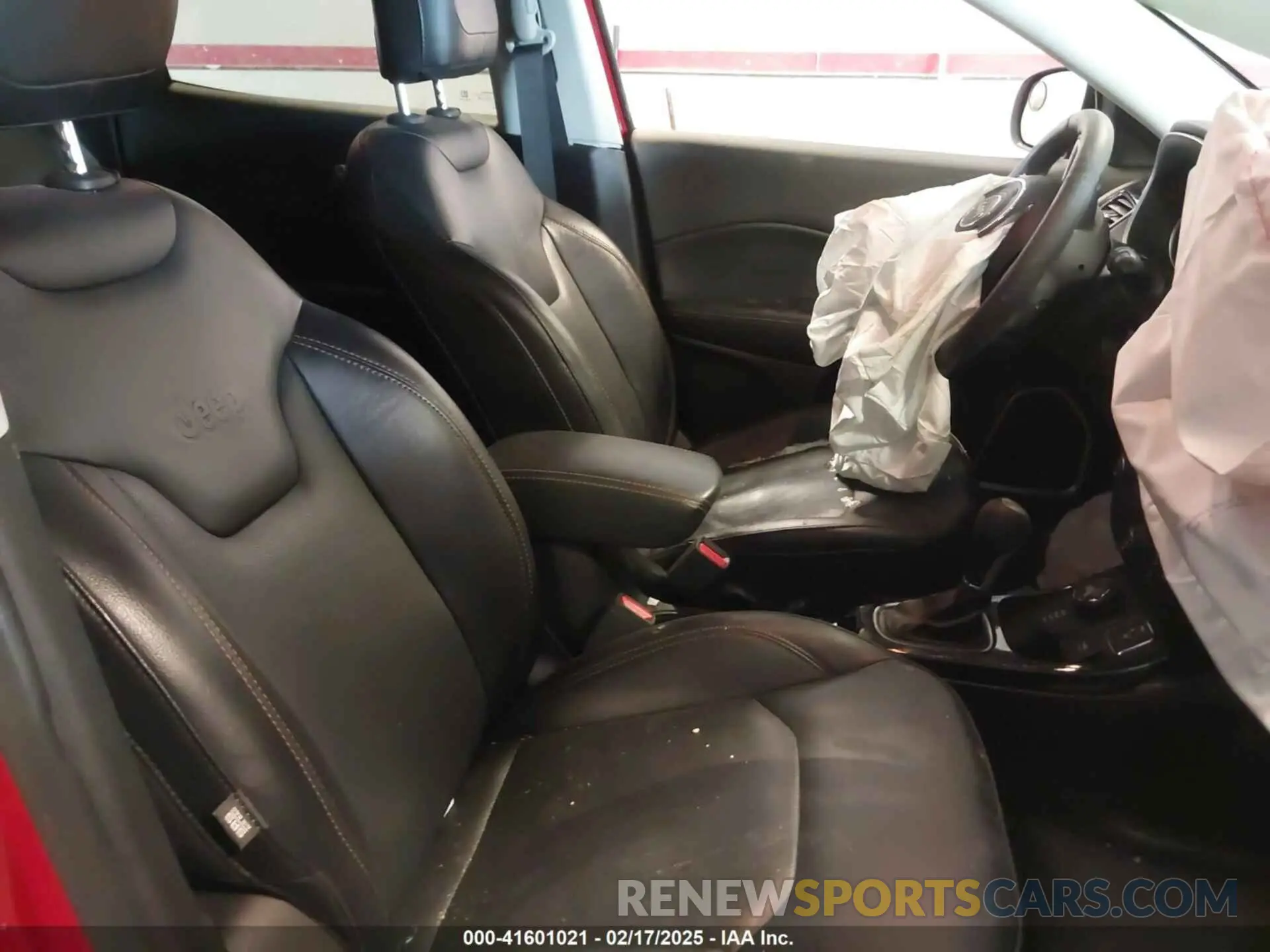 5 Photograph of a damaged car 3C4NJDCB1KT673764 JEEP COMPASS 2019