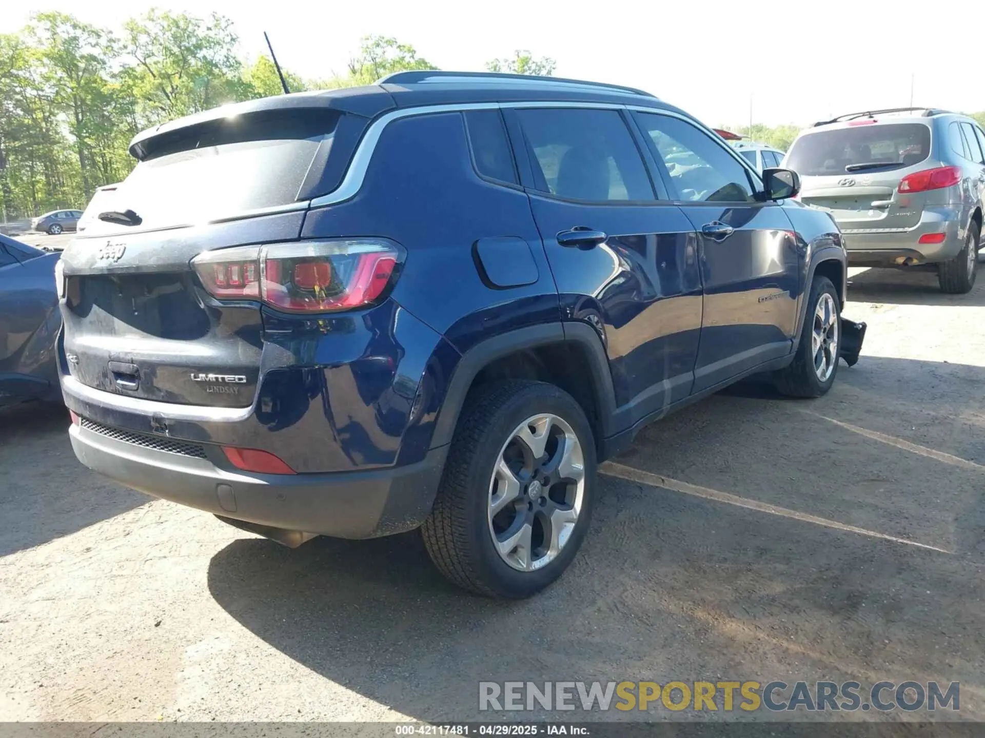 4 Photograph of a damaged car 3C4NJDCB1KT680147 JEEP COMPASS 2019
