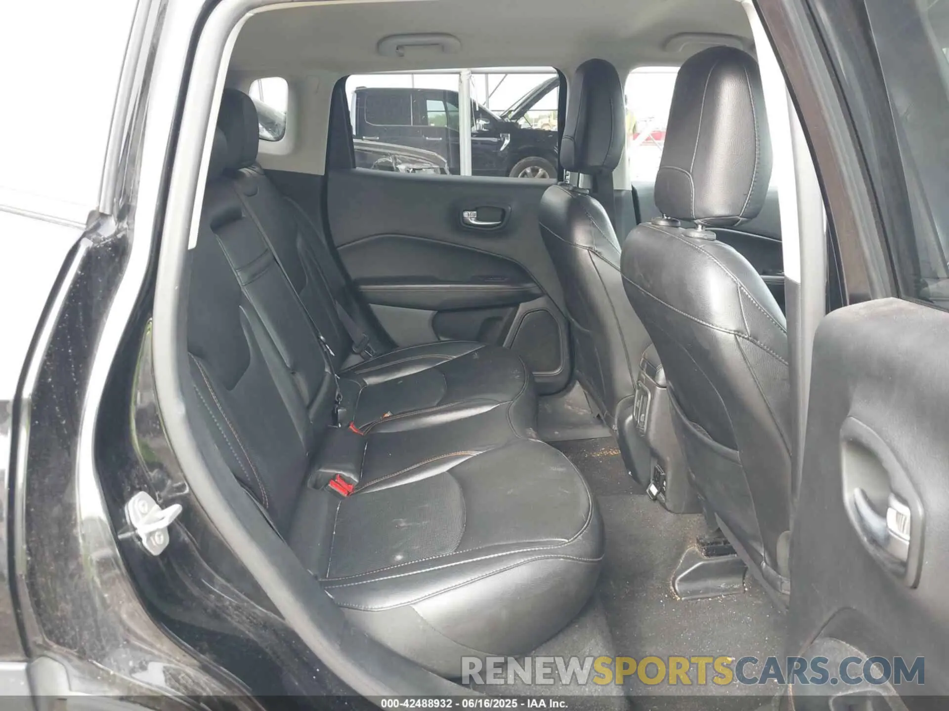 8 Photograph of a damaged car 3C4NJDCB1KT742114 JEEP COMPASS 2019