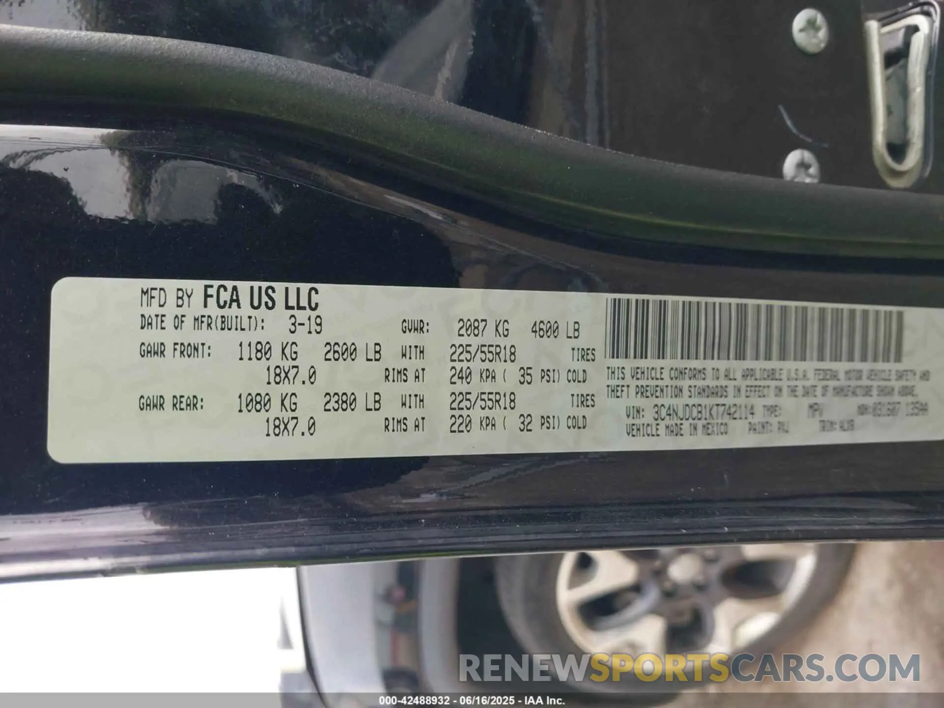 9 Photograph of a damaged car 3C4NJDCB1KT742114 JEEP COMPASS 2019