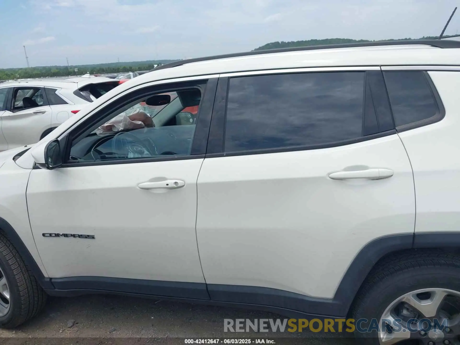 14 Photograph of a damaged car 3C4NJDCB1KT790969 JEEP COMPASS 2019