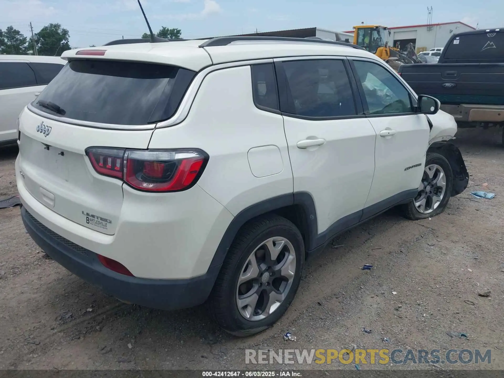 4 Photograph of a damaged car 3C4NJDCB1KT790969 JEEP COMPASS 2019