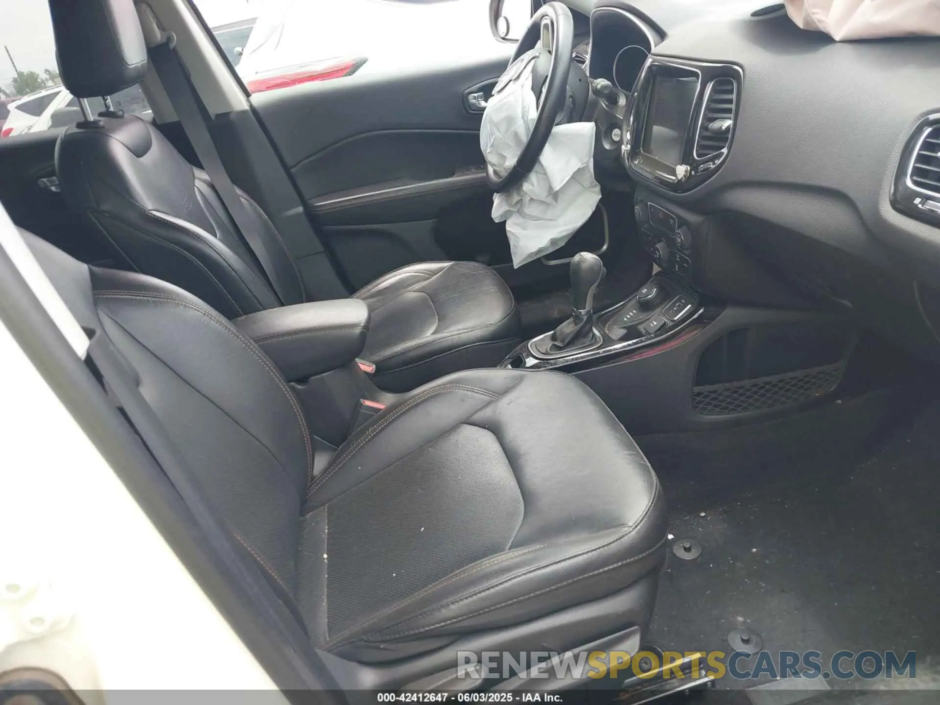 5 Photograph of a damaged car 3C4NJDCB1KT790969 JEEP COMPASS 2019