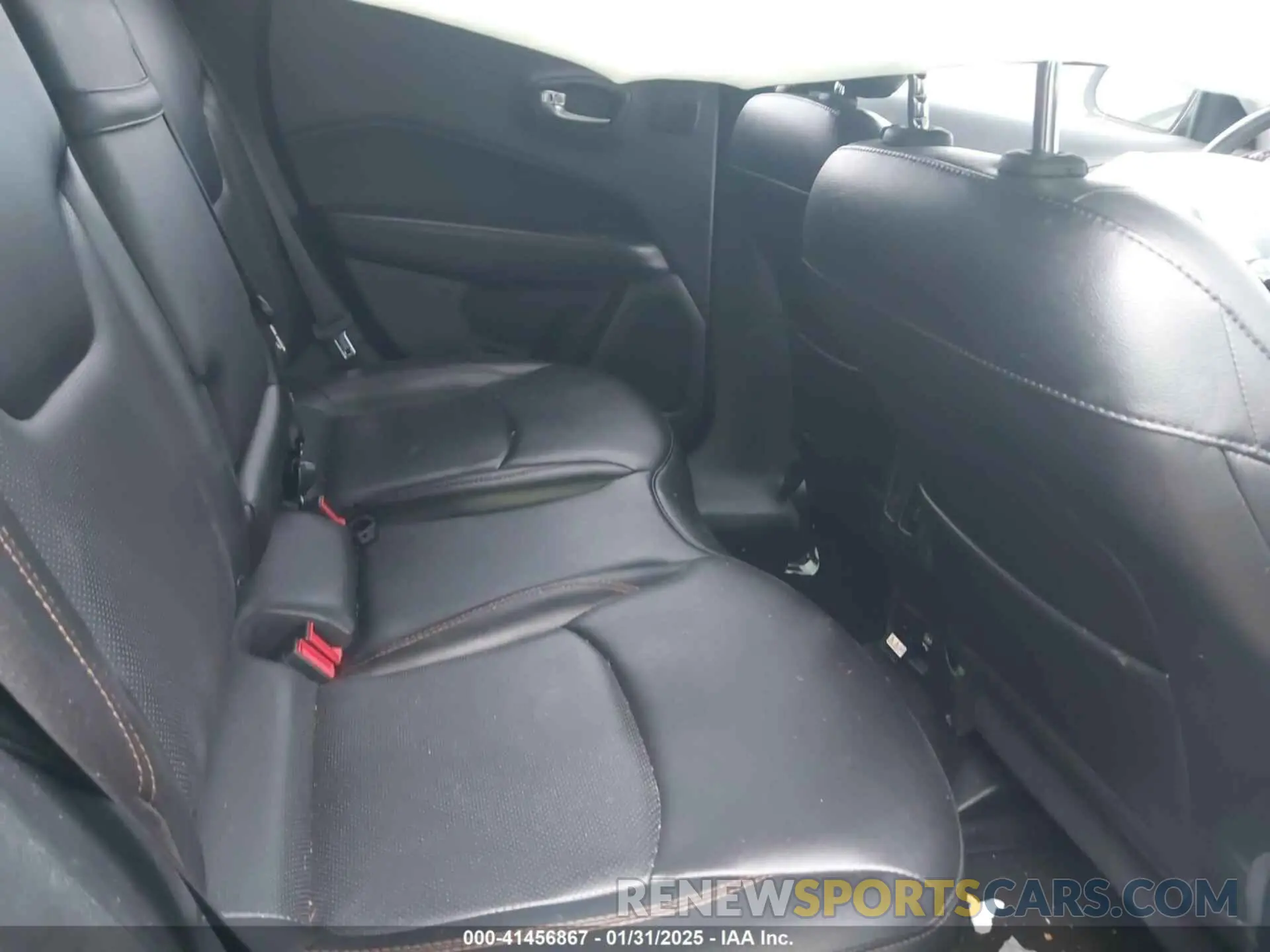 8 Photograph of a damaged car 3C4NJDCB2KT647108 JEEP COMPASS 2019