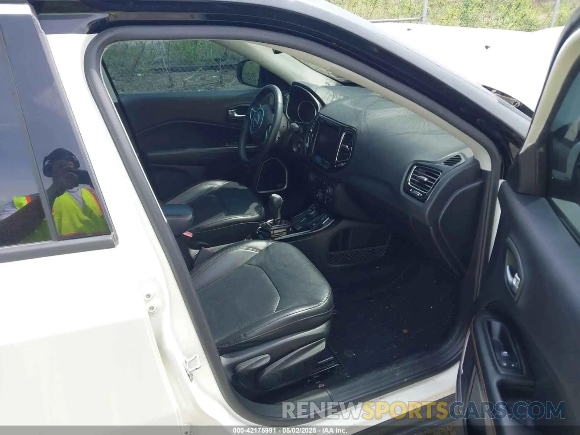 5 Photograph of a damaged car 3C4NJDCB2KT704231 JEEP COMPASS 2019