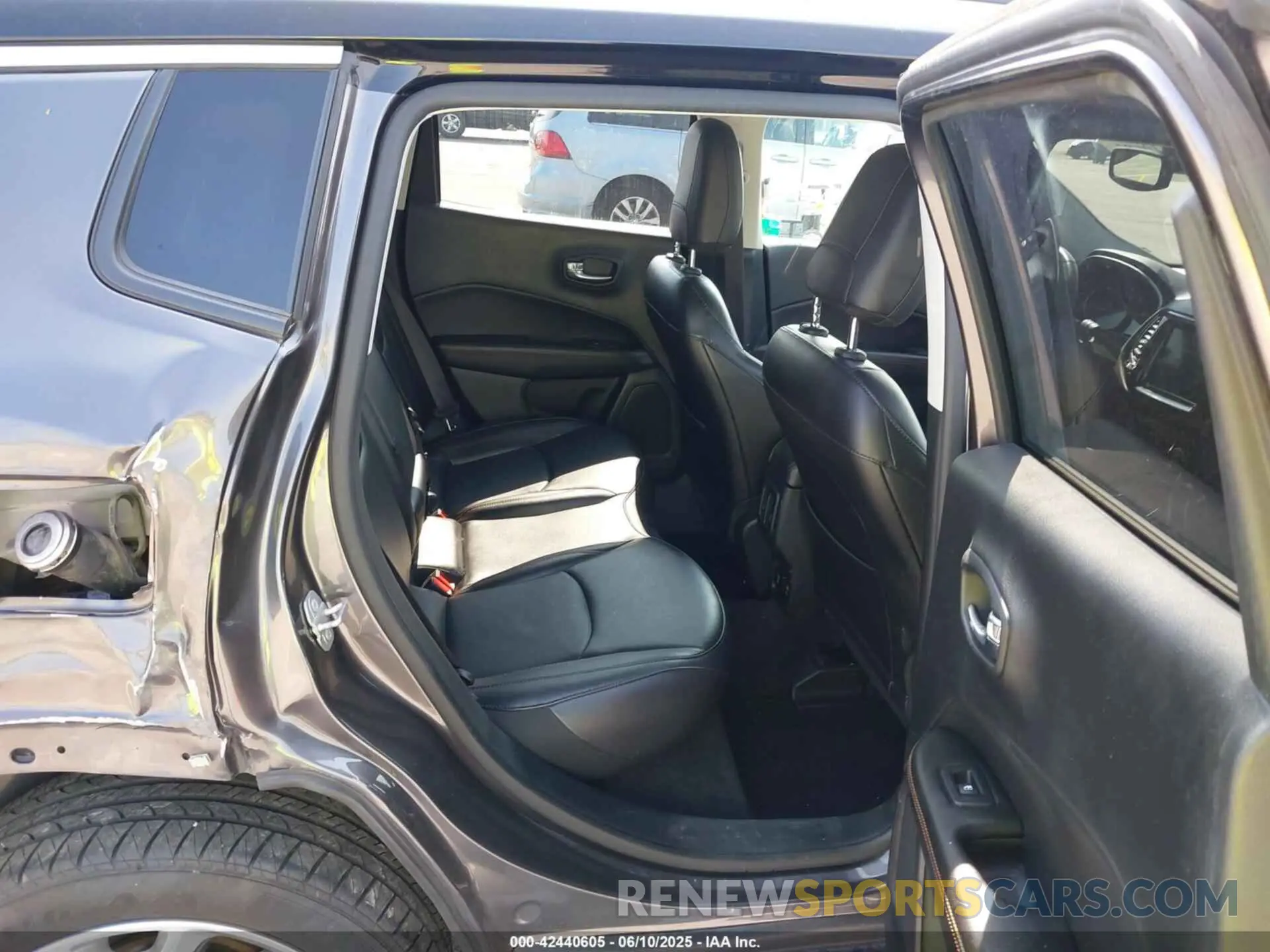 8 Photograph of a damaged car 3C4NJDCB2KT734474 JEEP COMPASS 2019