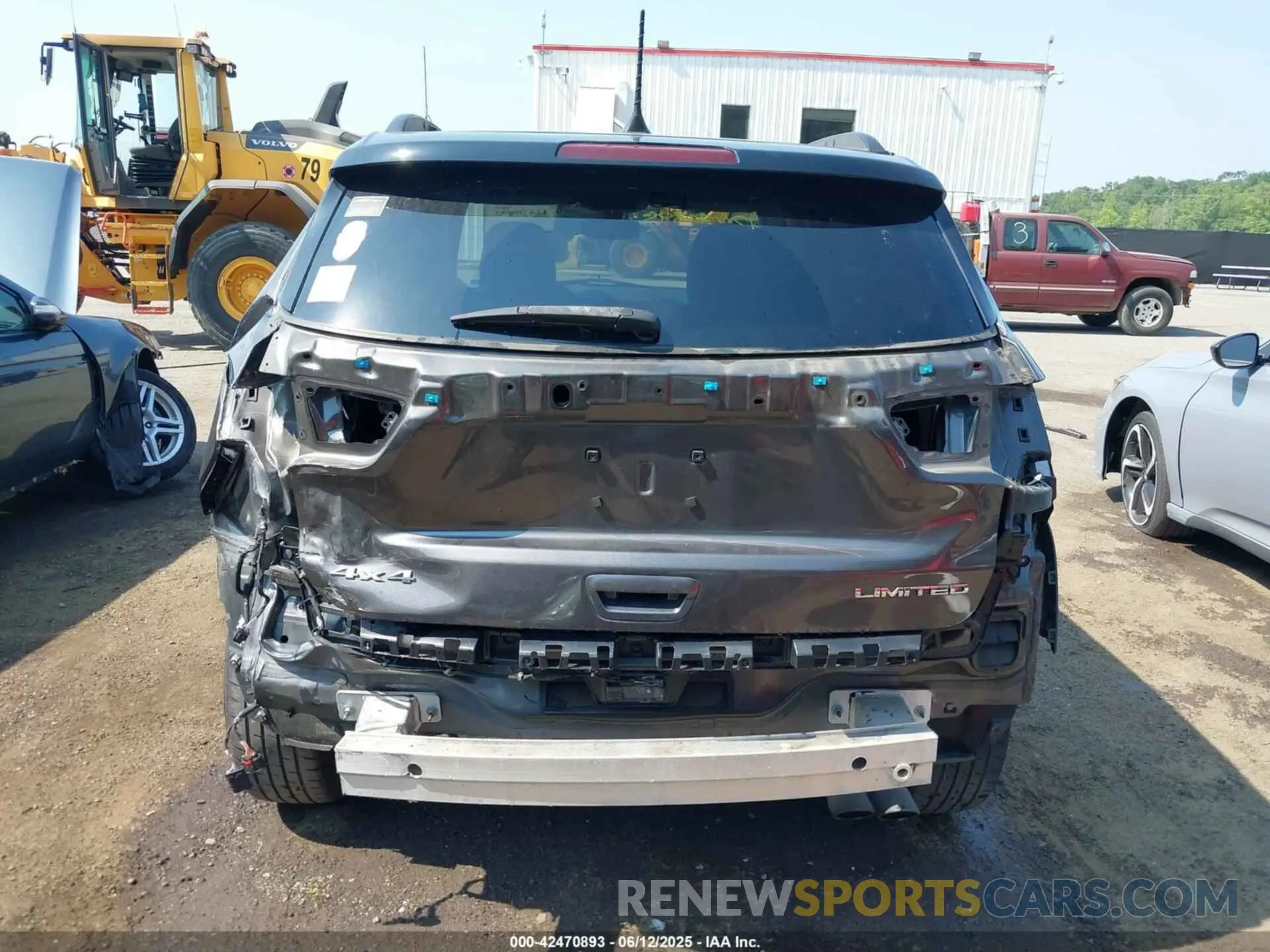 17 Photograph of a damaged car 3C4NJDCB3KT624128 JEEP COMPASS 2019