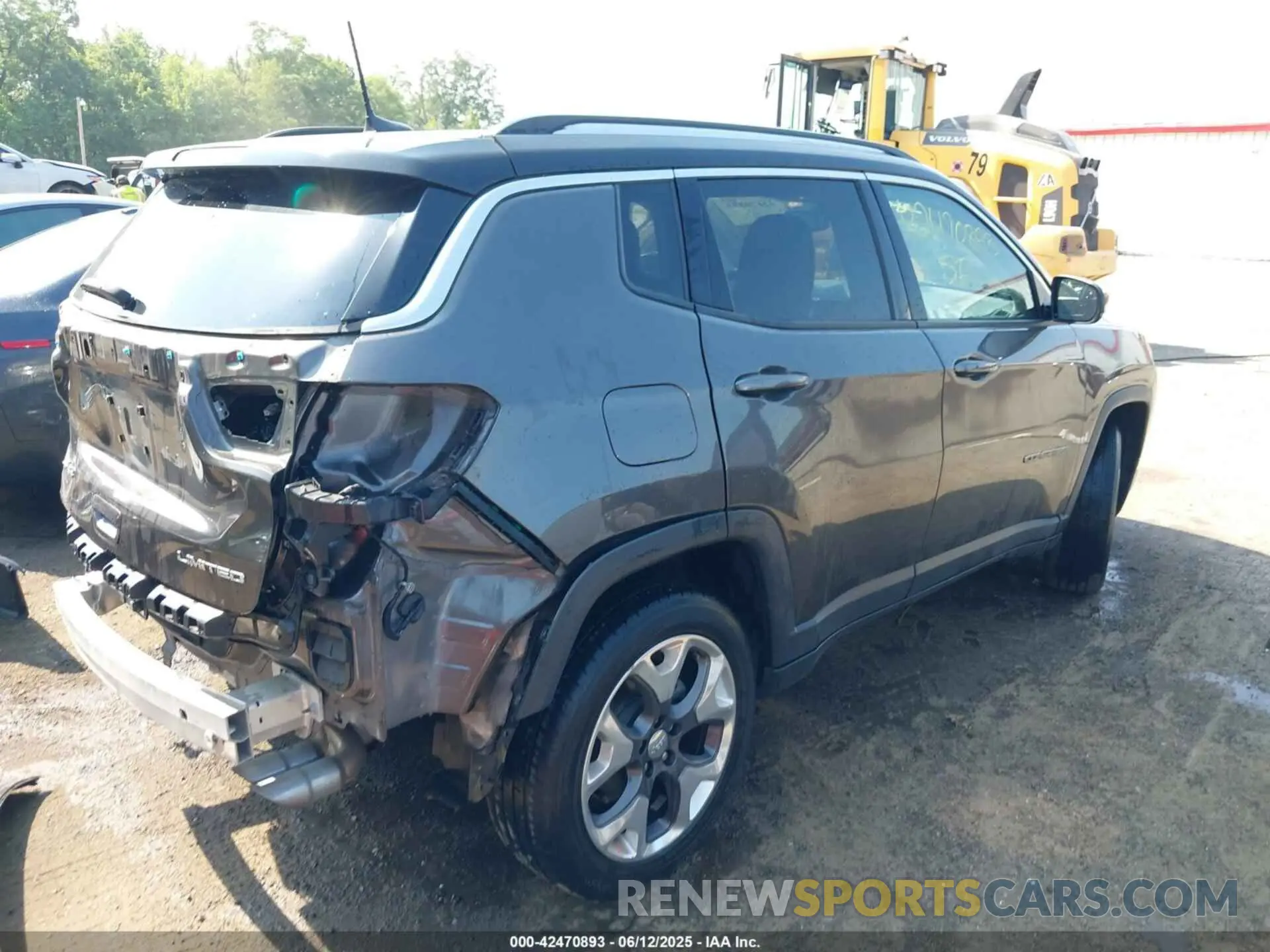 4 Photograph of a damaged car 3C4NJDCB3KT624128 JEEP COMPASS 2019