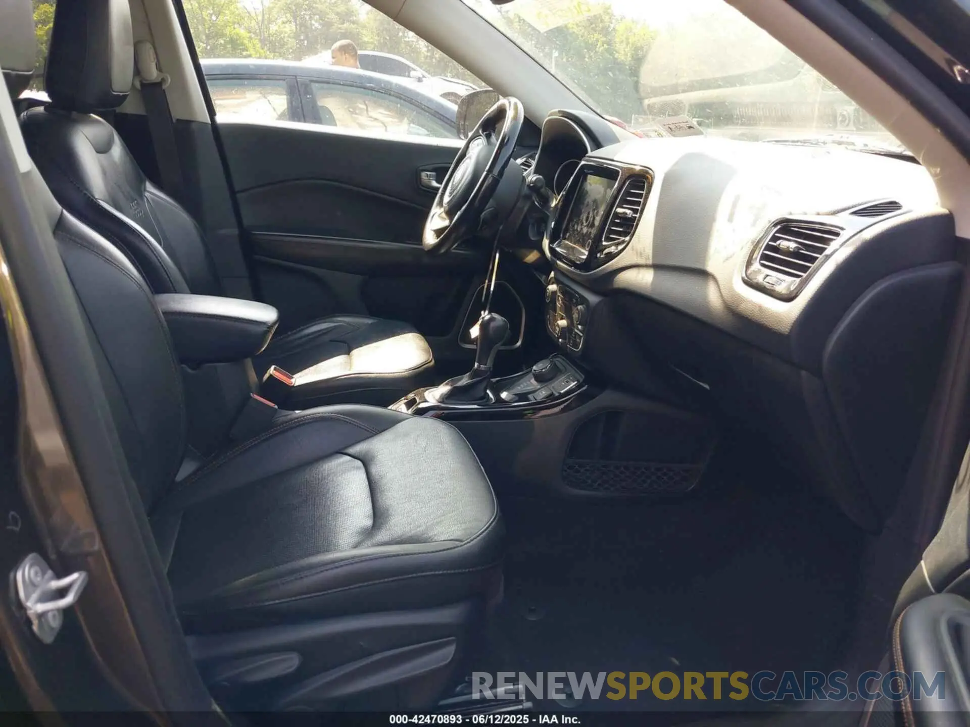 5 Photograph of a damaged car 3C4NJDCB3KT624128 JEEP COMPASS 2019