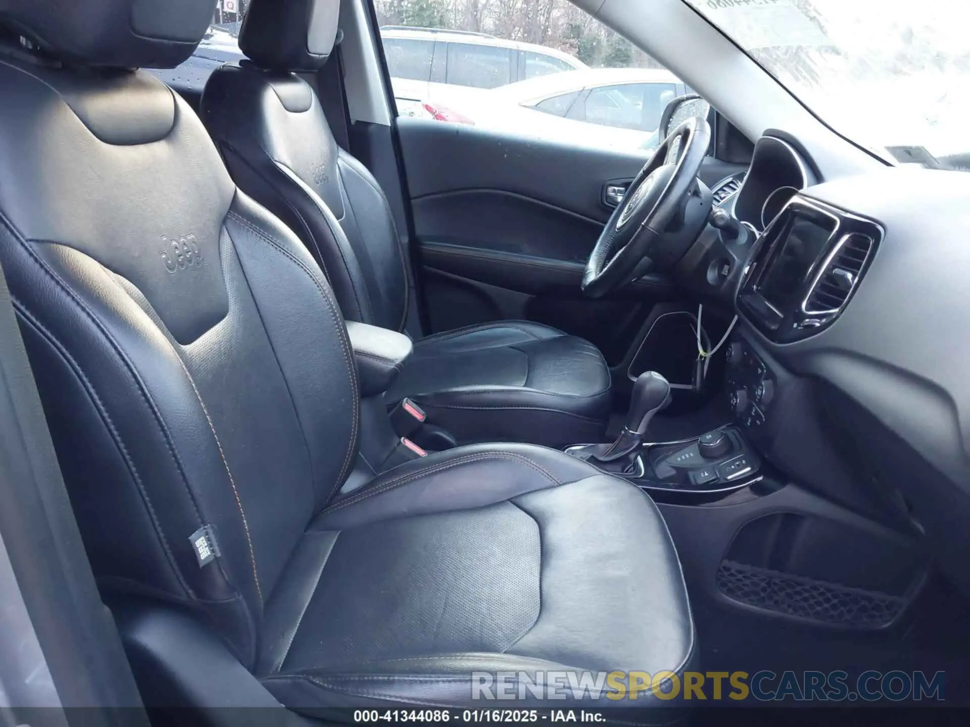 5 Photograph of a damaged car 3C4NJDCB4KT666145 JEEP COMPASS 2019
