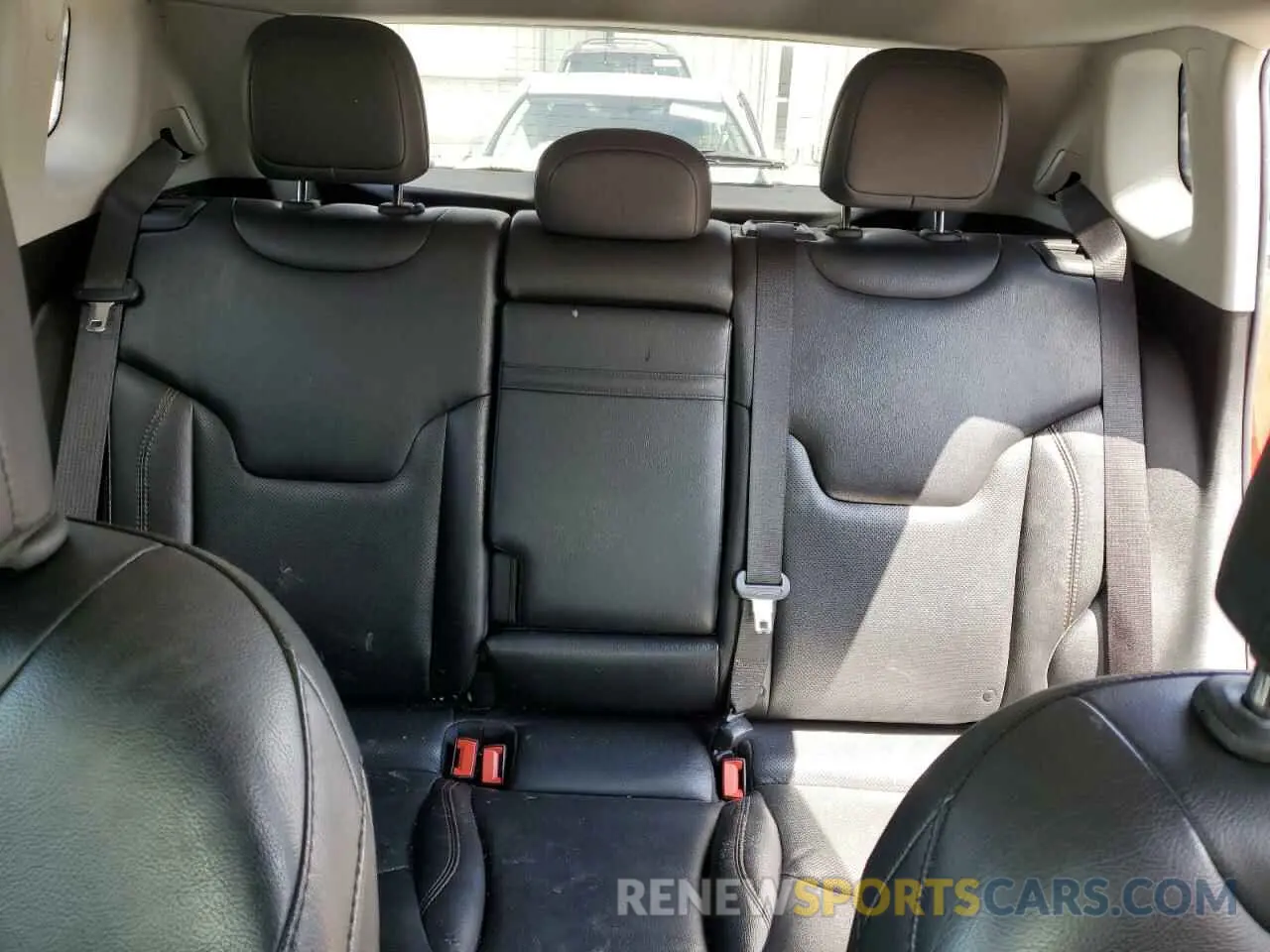 10 Photograph of a damaged car 3C4NJDCB4KT723251 JEEP COMPASS 2019