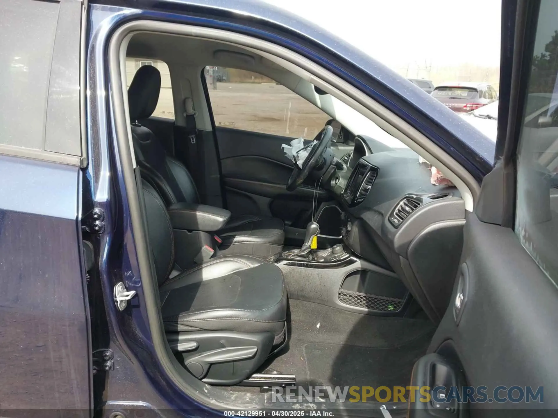 5 Photograph of a damaged car 3C4NJDCB4KT747677 JEEP COMPASS 2019