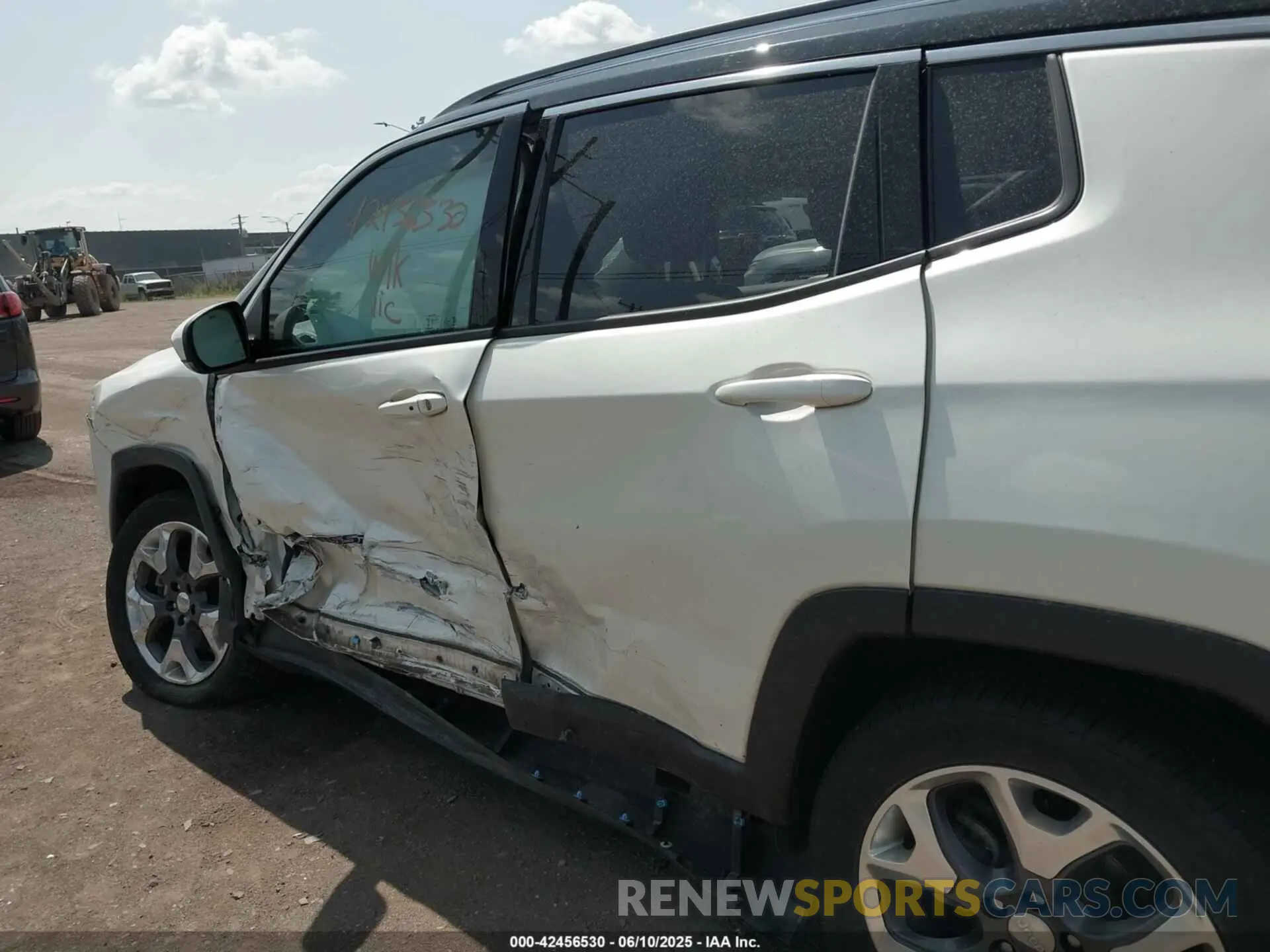 17 Photograph of a damaged car 3C4NJDCB4KT818425 JEEP COMPASS 2019