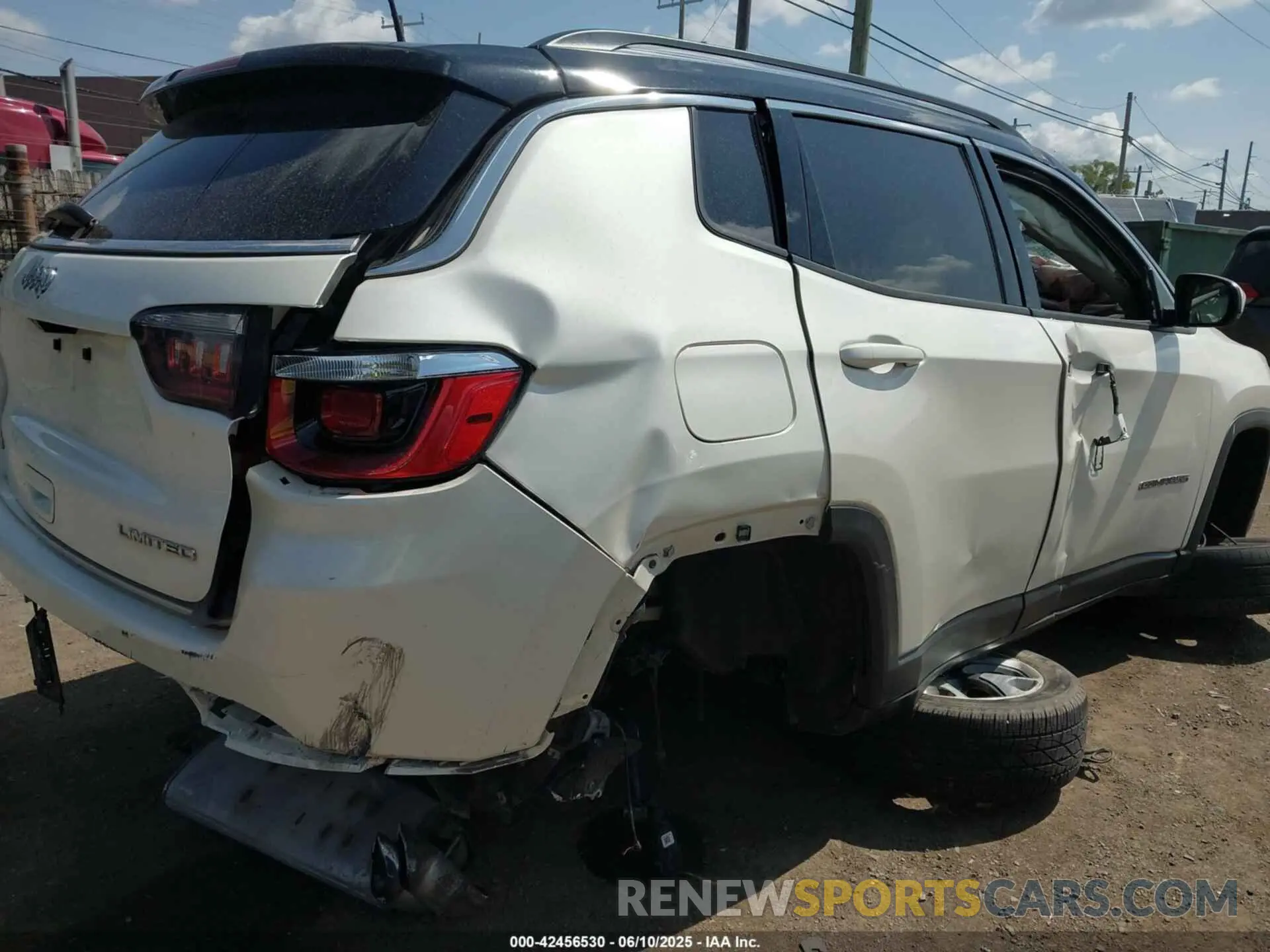 19 Photograph of a damaged car 3C4NJDCB4KT818425 JEEP COMPASS 2019