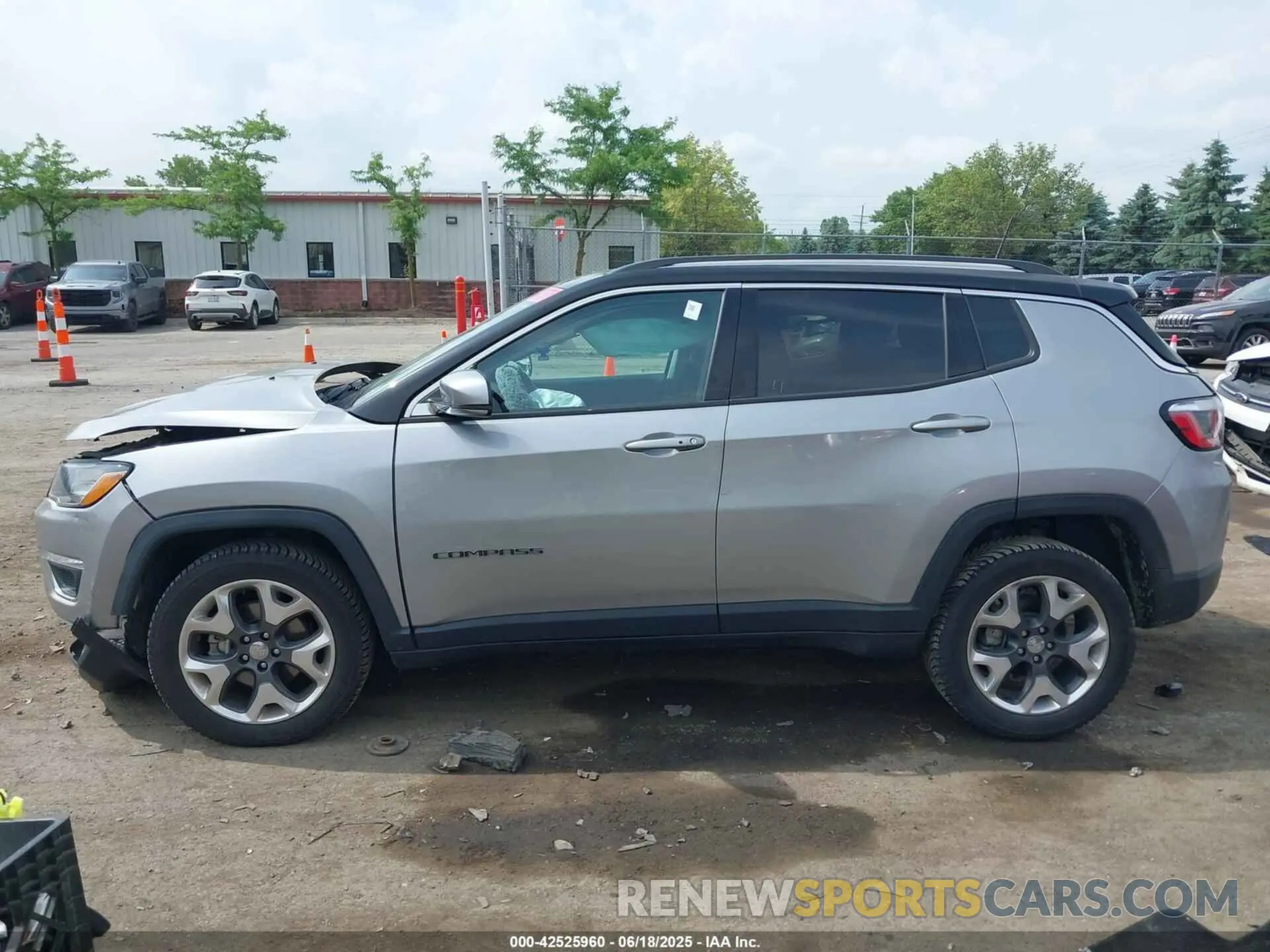 14 Photograph of a damaged car 3C4NJDCB4KT842577 JEEP COMPASS 2019