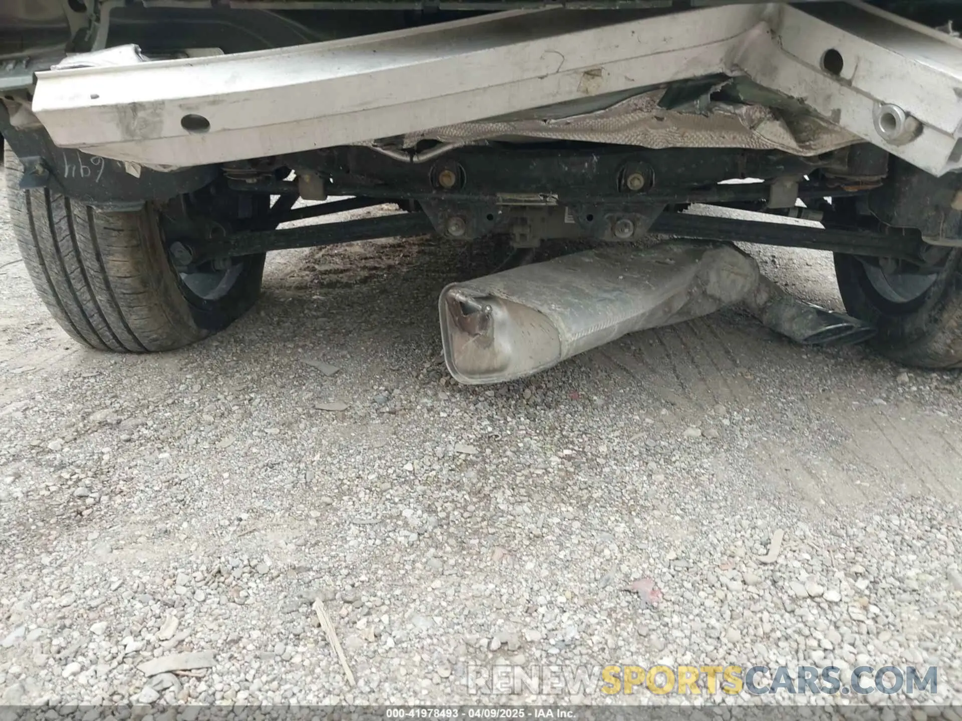 17 Photograph of a damaged car 3C4NJDCB5KT629864 JEEP COMPASS 2019