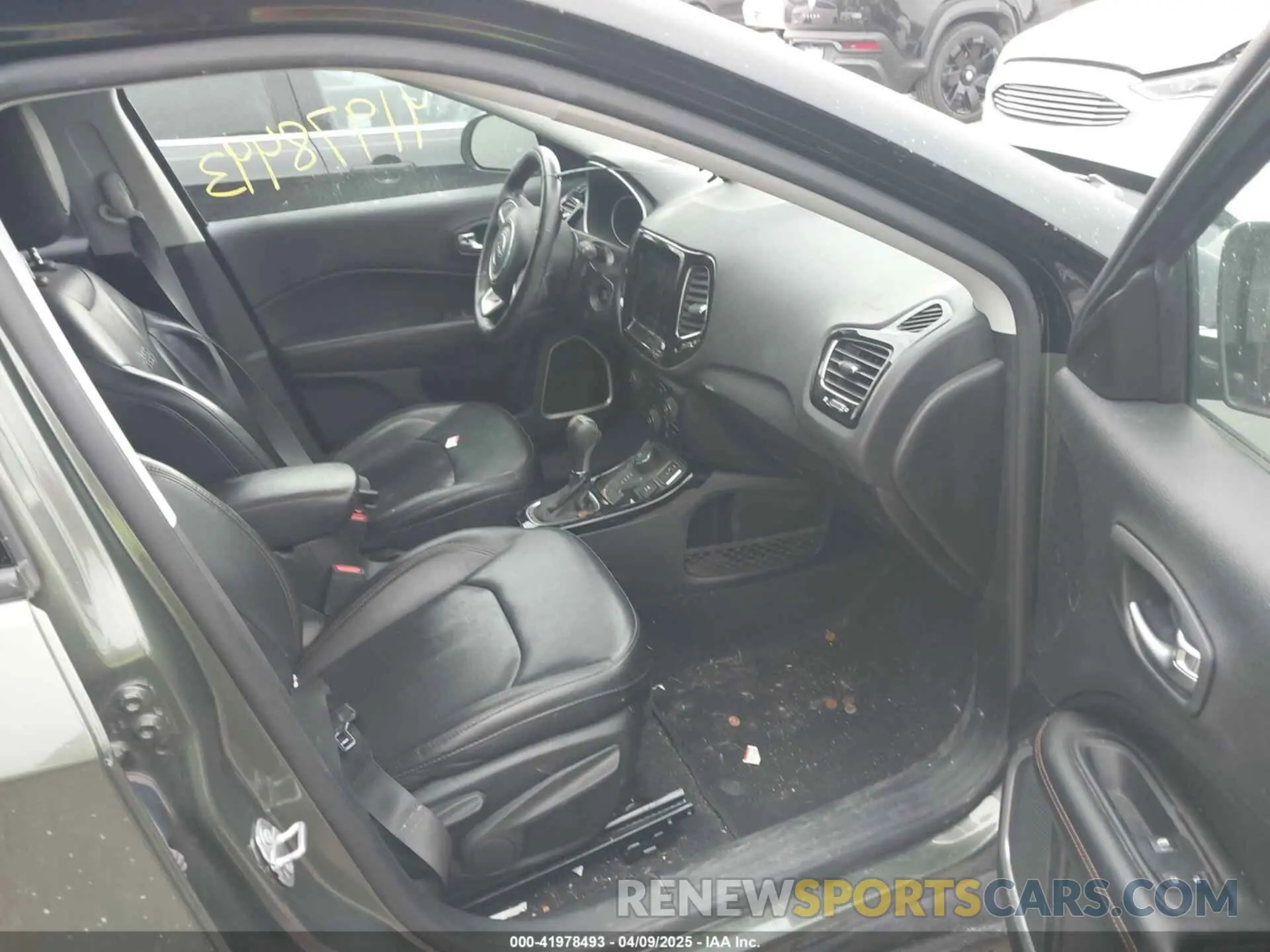5 Photograph of a damaged car 3C4NJDCB5KT629864 JEEP COMPASS 2019