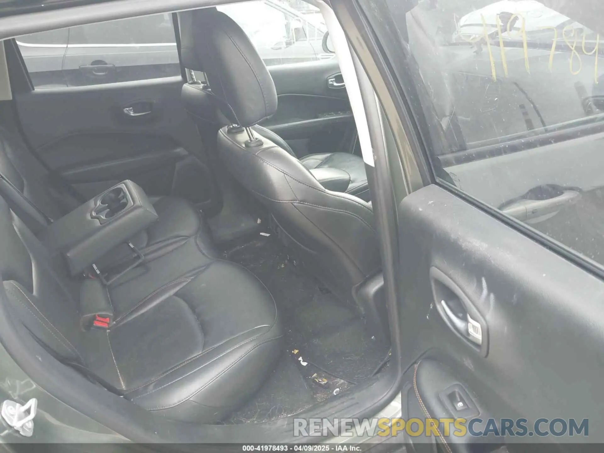 8 Photograph of a damaged car 3C4NJDCB5KT629864 JEEP COMPASS 2019