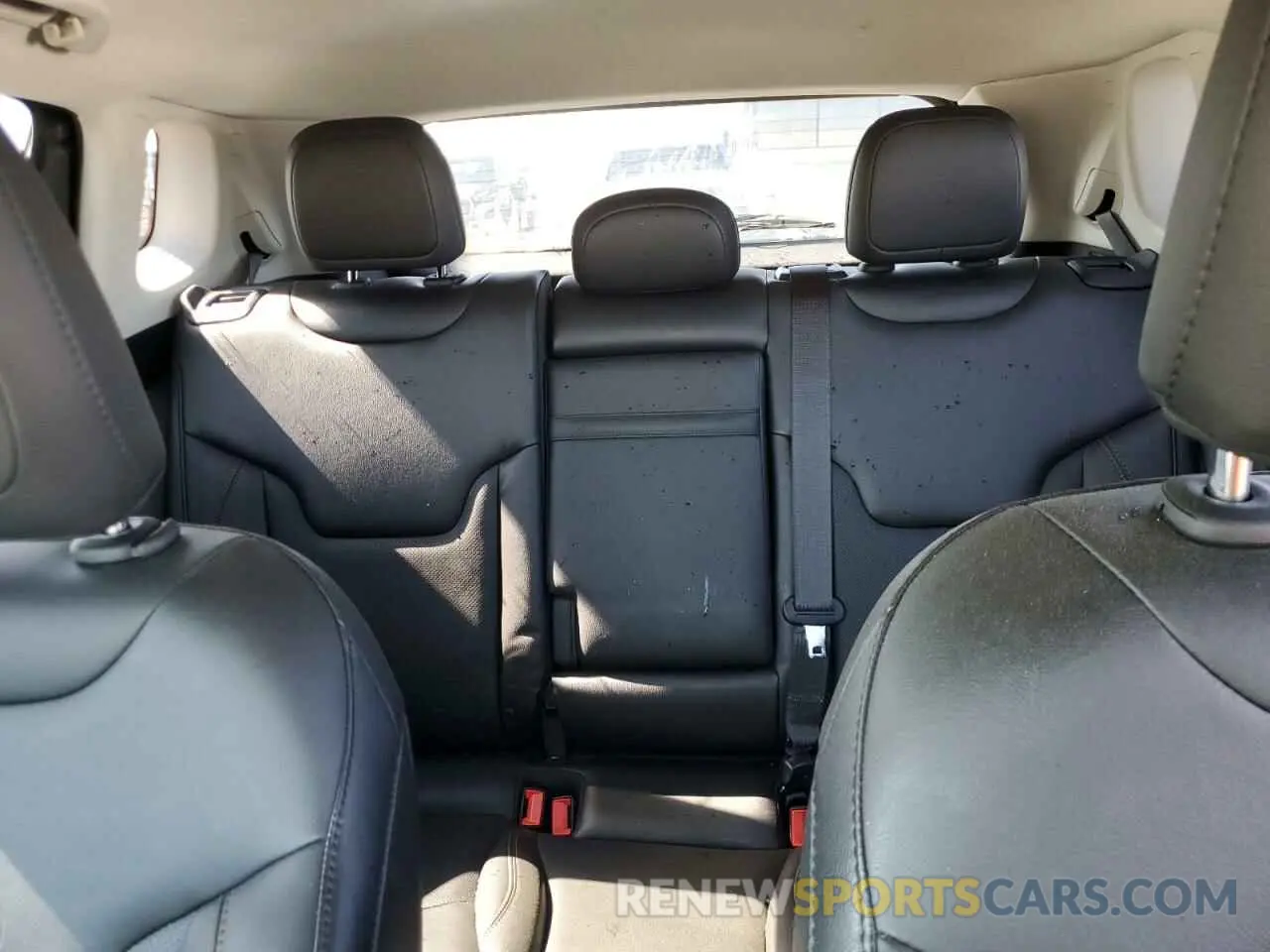 10 Photograph of a damaged car 3C4NJDCB5KT641769 JEEP COMPASS 2019