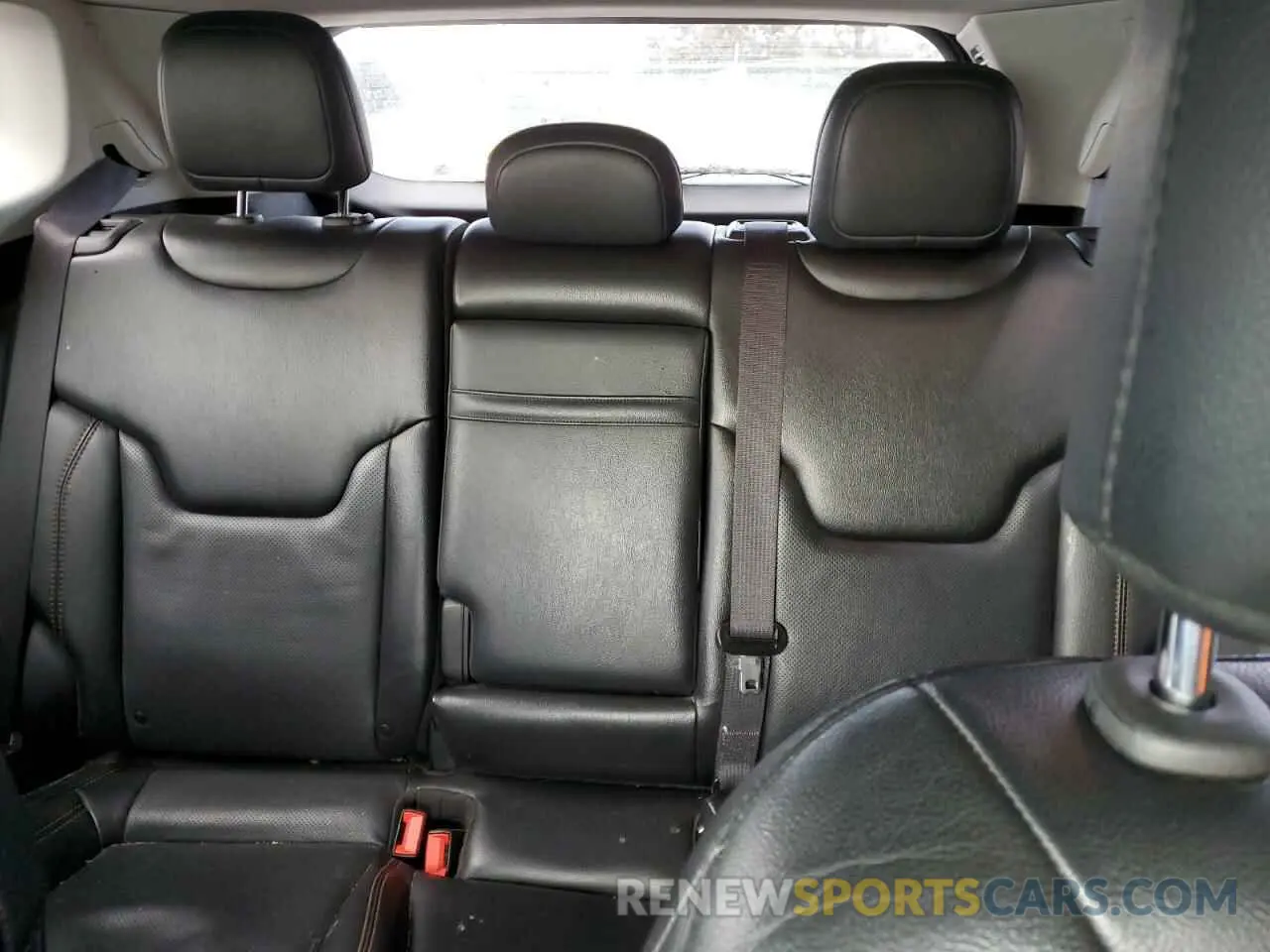 10 Photograph of a damaged car 3C4NJDCB5KT729446 JEEP COMPASS 2019