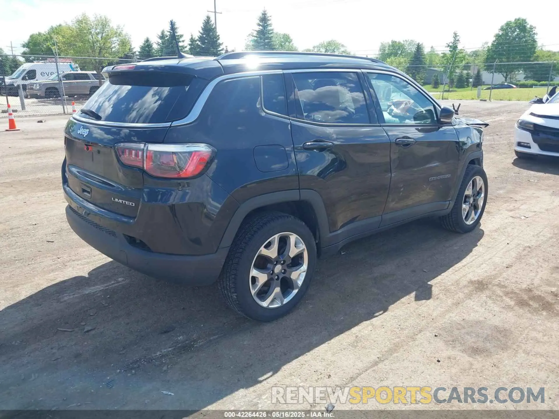 4 Photograph of a damaged car 3C4NJDCB6KT673338 JEEP COMPASS 2019