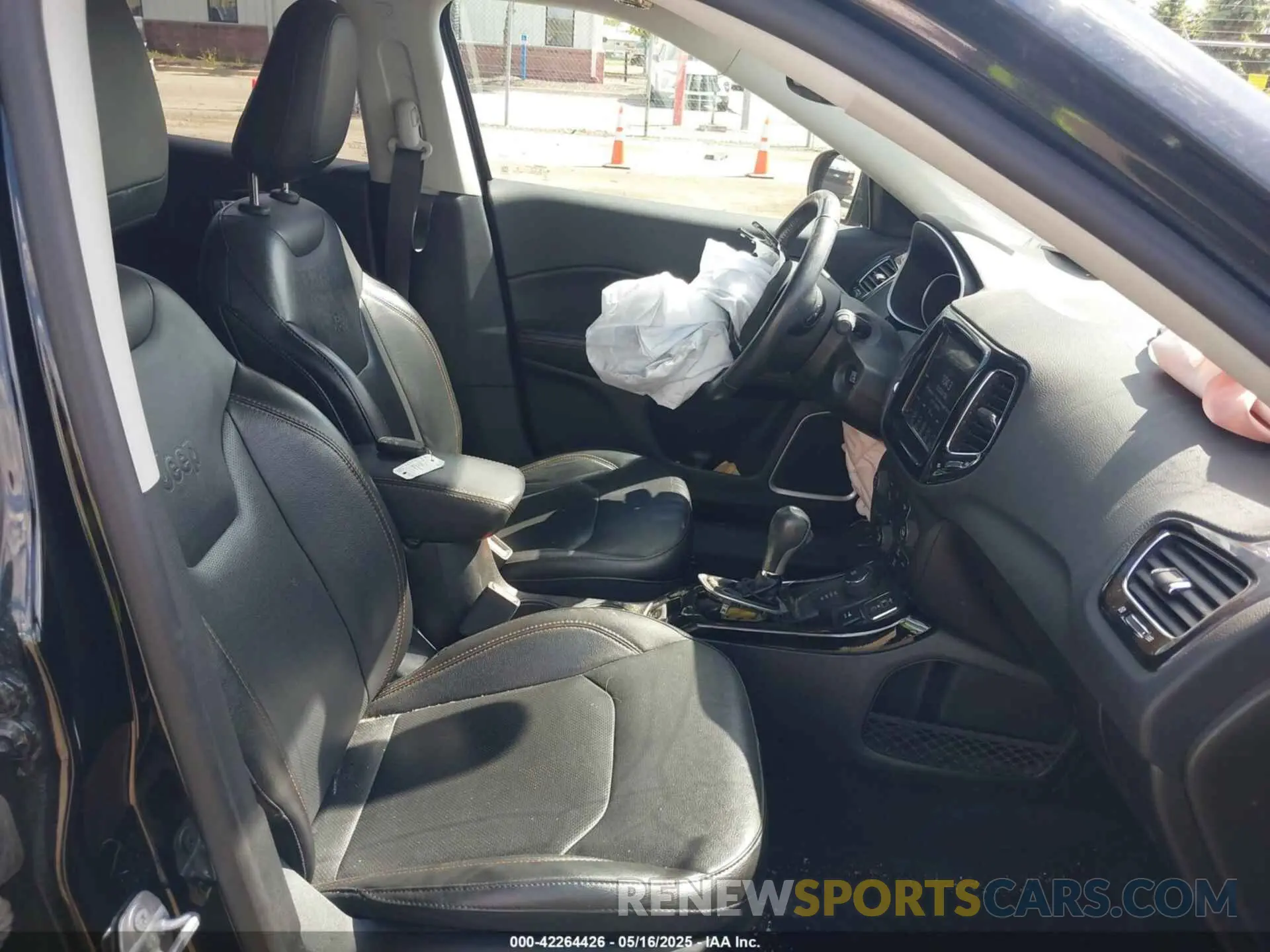 5 Photograph of a damaged car 3C4NJDCB6KT673338 JEEP COMPASS 2019