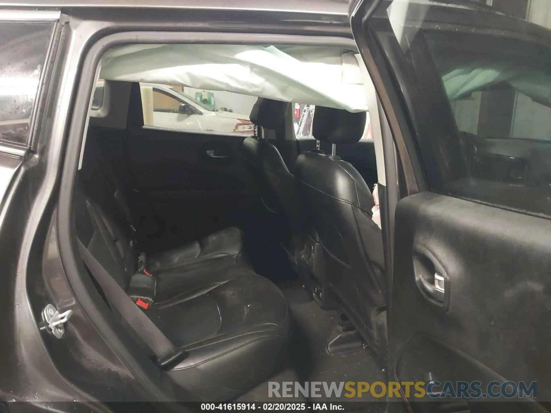 8 Photograph of a damaged car 3C4NJDCB6KT791163 JEEP COMPASS 2019