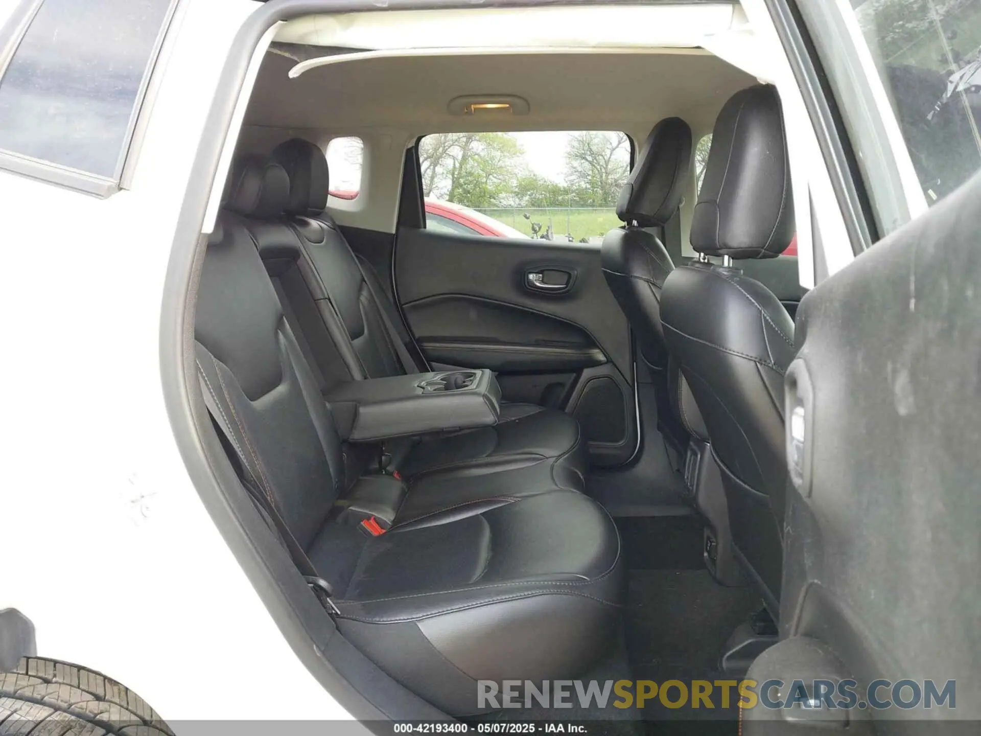 8 Photograph of a damaged car 3C4NJDCB7KT678838 JEEP COMPASS 2019