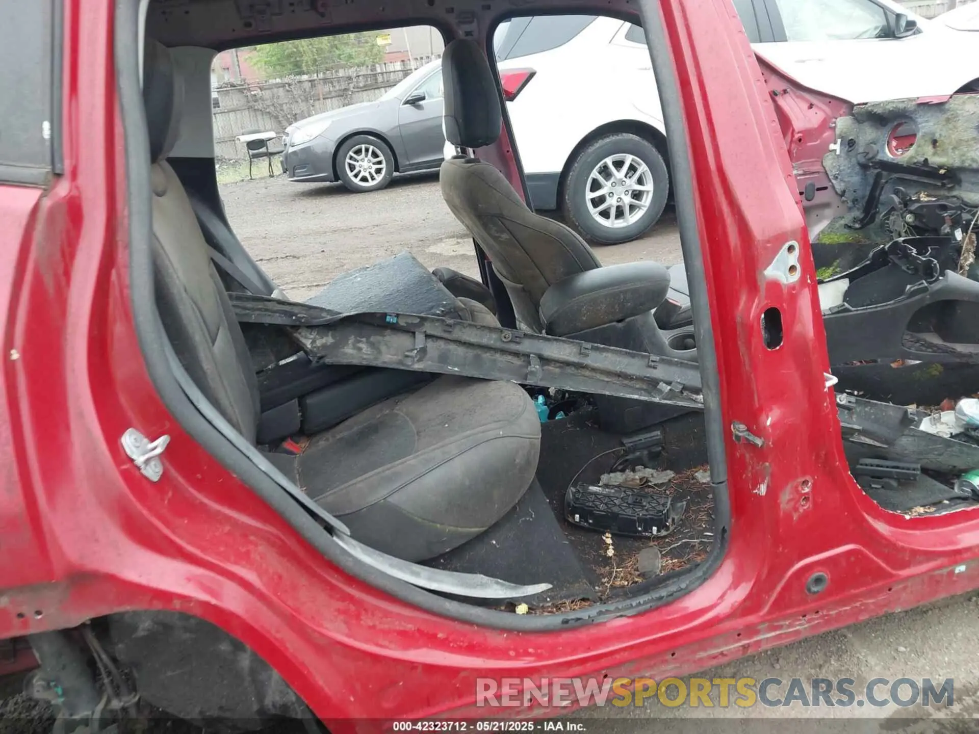 8 Photograph of a damaged car 3C4NJDCB7KT791012 JEEP COMPASS 2019