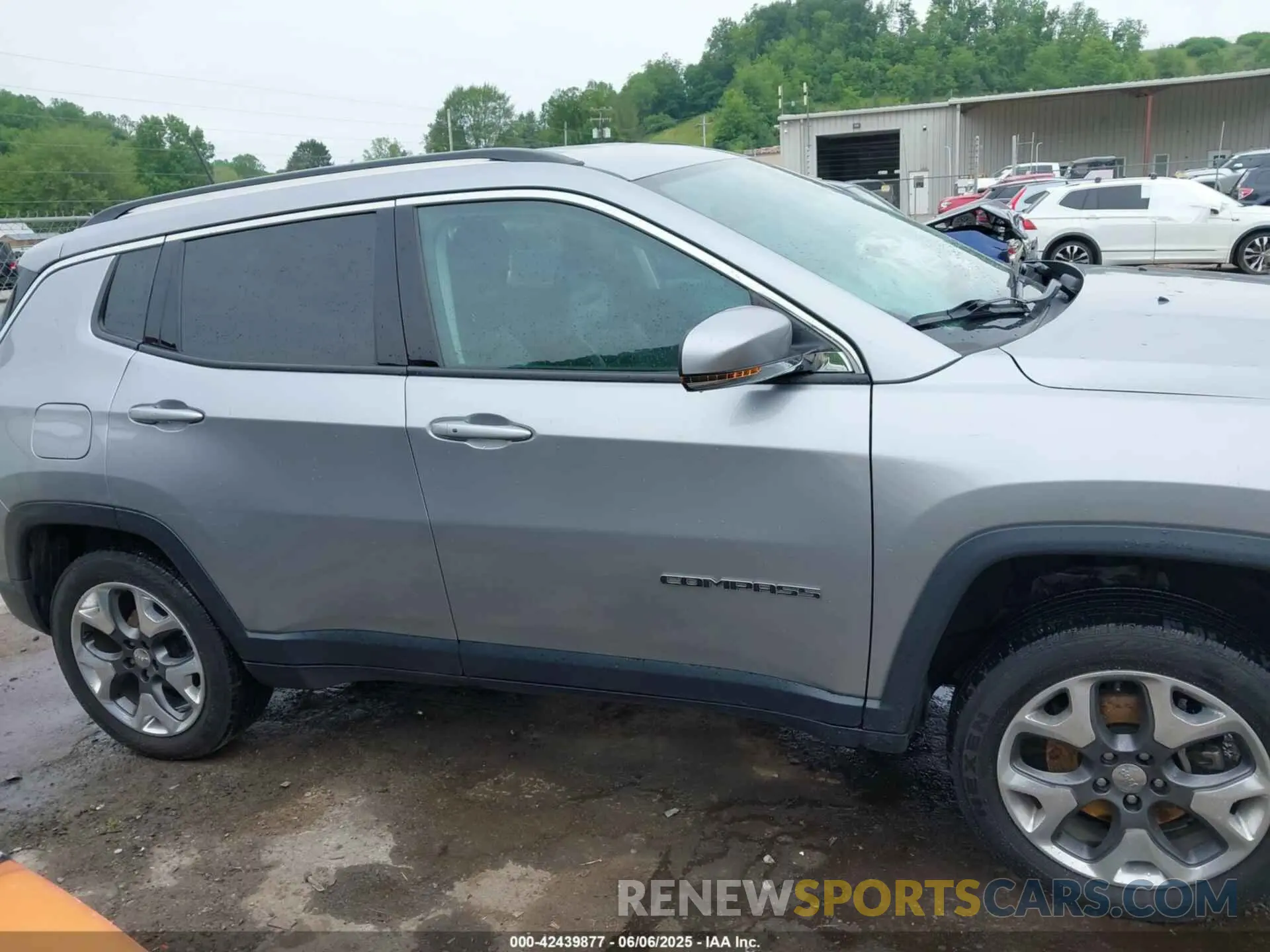 14 Photograph of a damaged car 3C4NJDCB8KT639501 JEEP COMPASS 2019