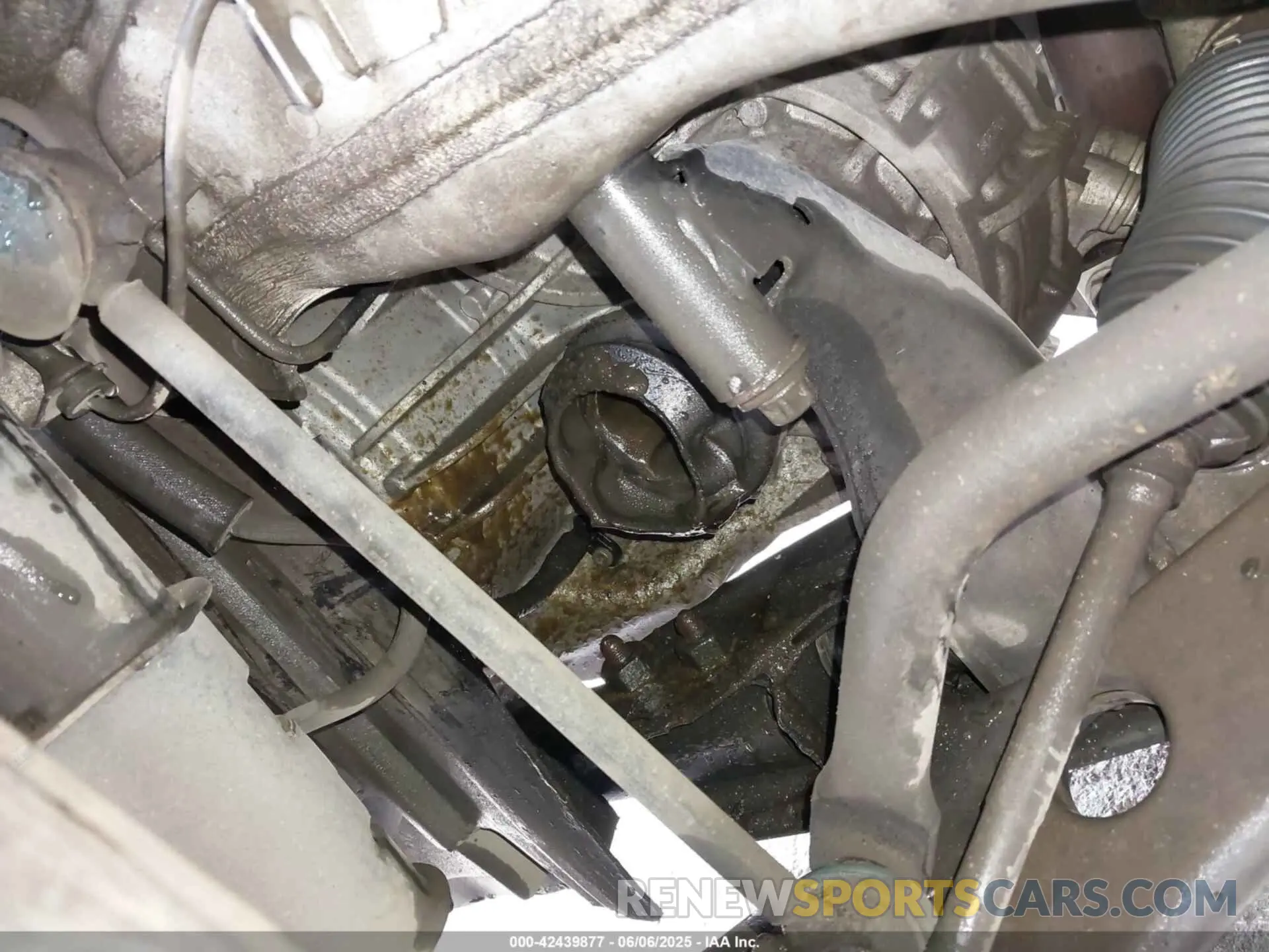 18 Photograph of a damaged car 3C4NJDCB8KT639501 JEEP COMPASS 2019