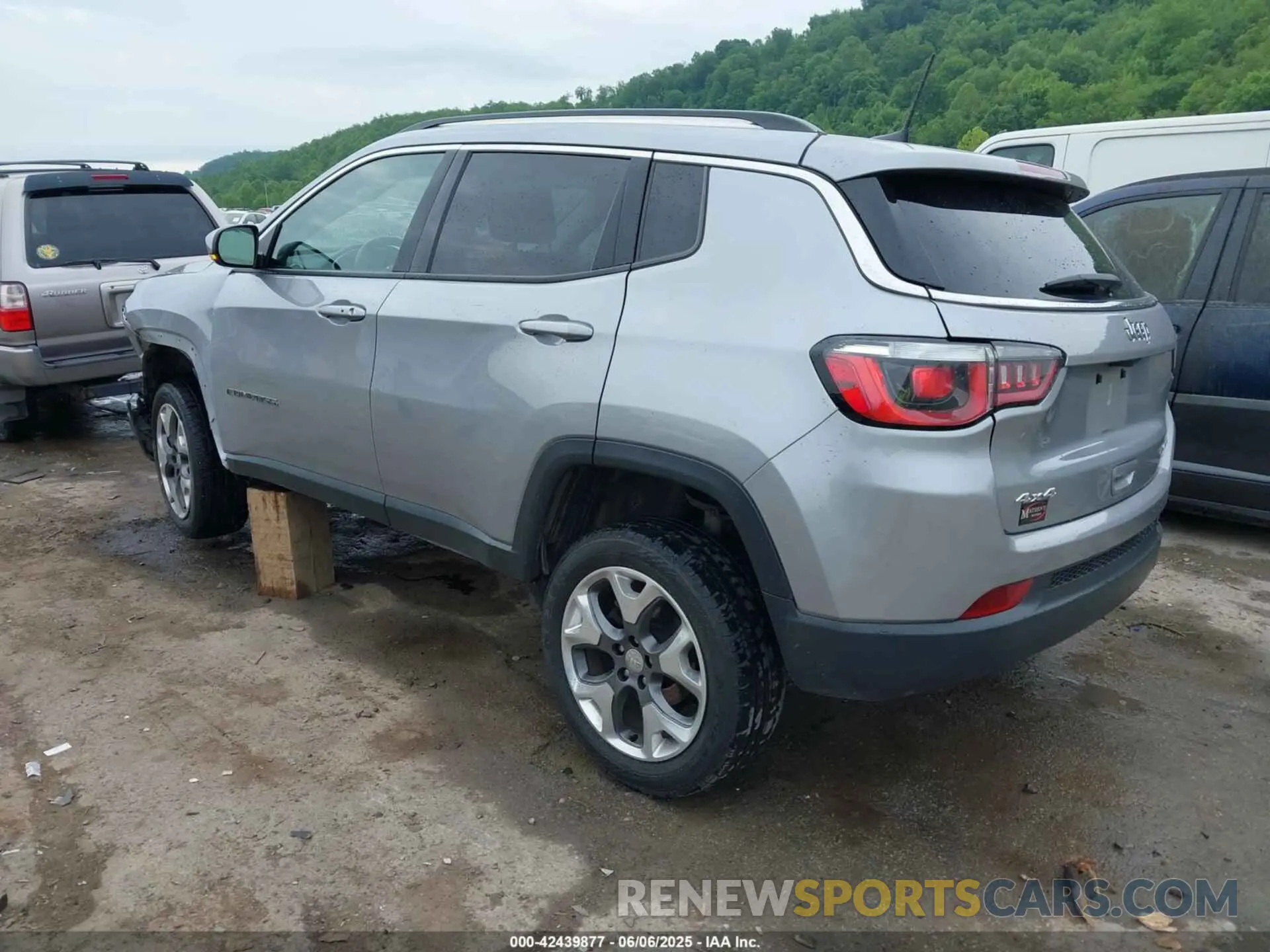 3 Photograph of a damaged car 3C4NJDCB8KT639501 JEEP COMPASS 2019