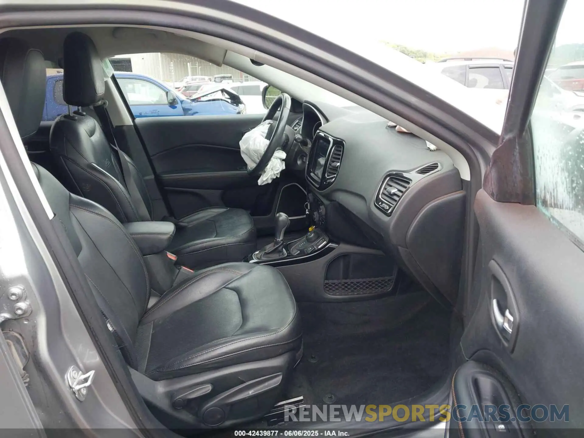 5 Photograph of a damaged car 3C4NJDCB8KT639501 JEEP COMPASS 2019