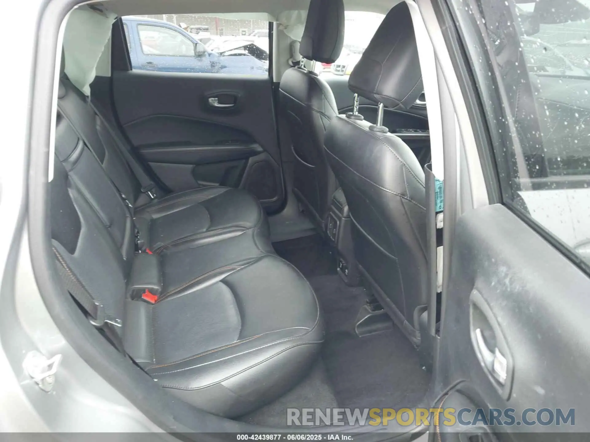 8 Photograph of a damaged car 3C4NJDCB8KT639501 JEEP COMPASS 2019