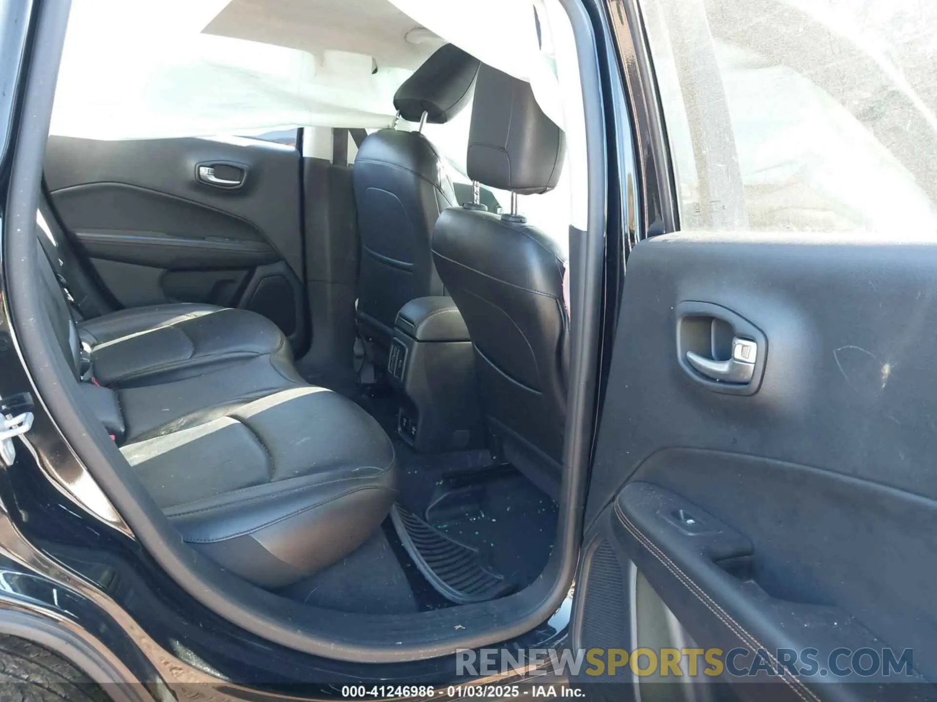 8 Photograph of a damaged car 3C4NJDCB8KT650787 JEEP COMPASS 2019