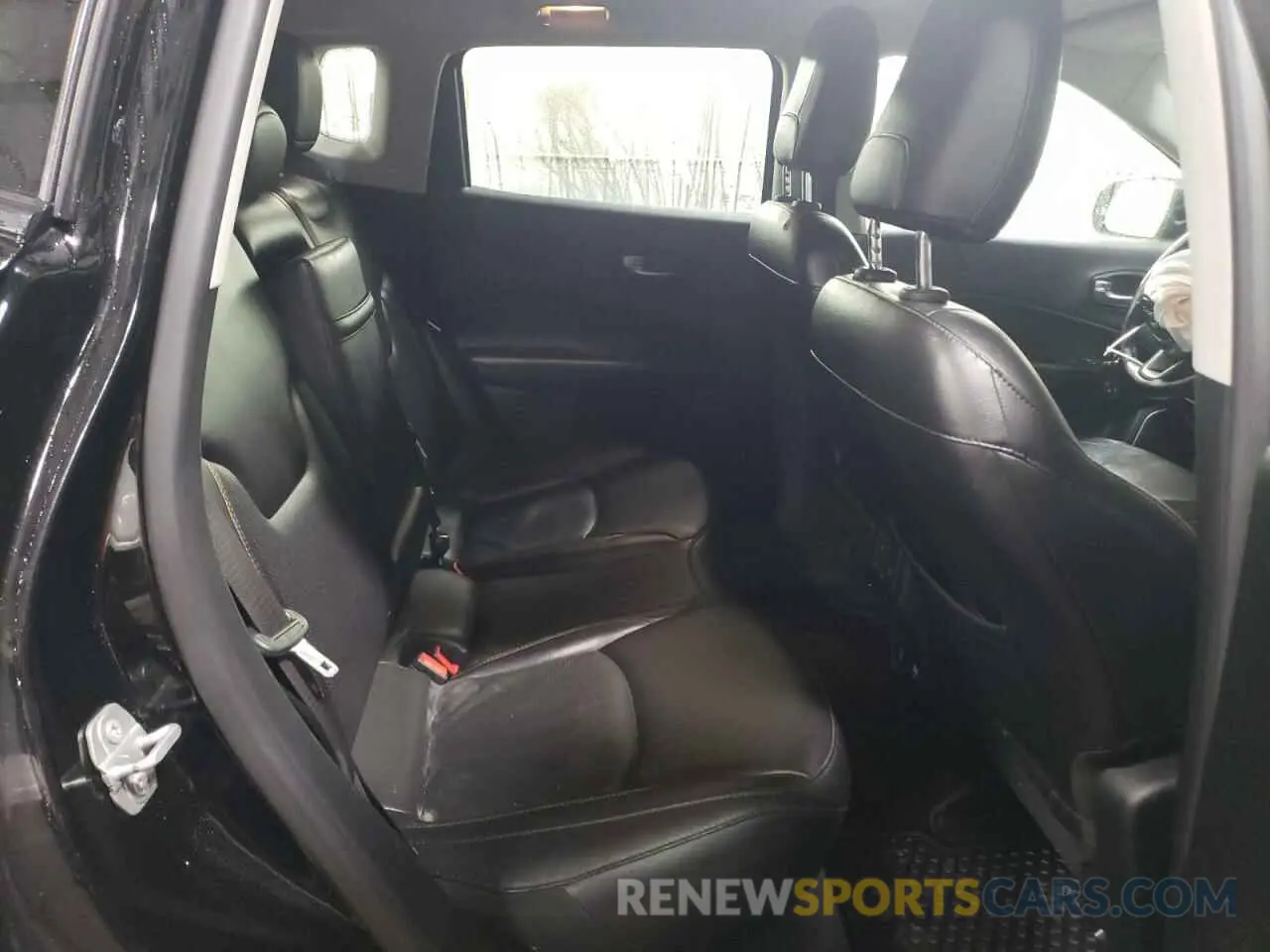 10 Photograph of a damaged car 3C4NJDCB8KT651129 JEEP COMPASS 2019