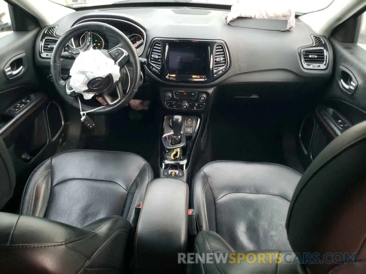 8 Photograph of a damaged car 3C4NJDCB8KT654256 JEEP COMPASS 2019