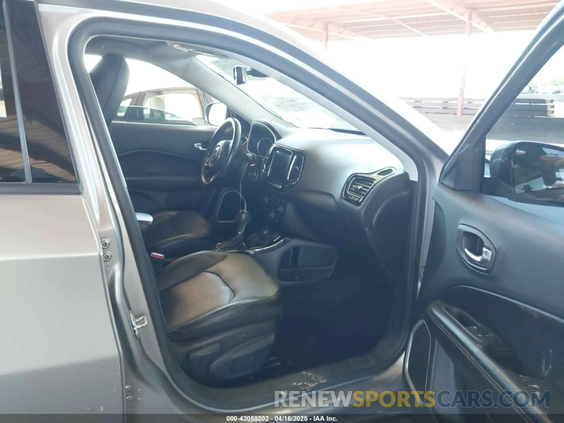 5 Photograph of a damaged car 3C4NJDCB8KT791262 JEEP COMPASS 2019