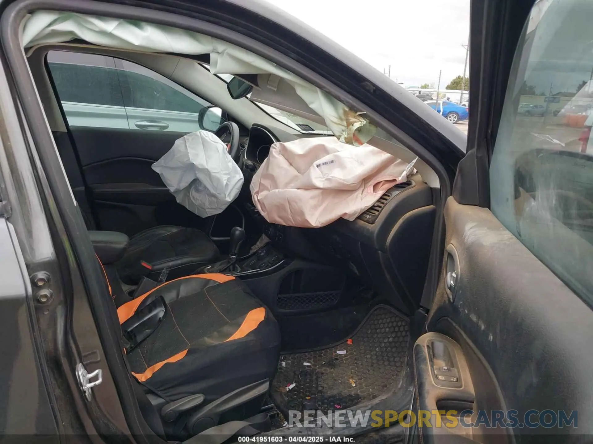 5 Photograph of a damaged car 3C4NJDCB9KT666254 JEEP COMPASS 2019