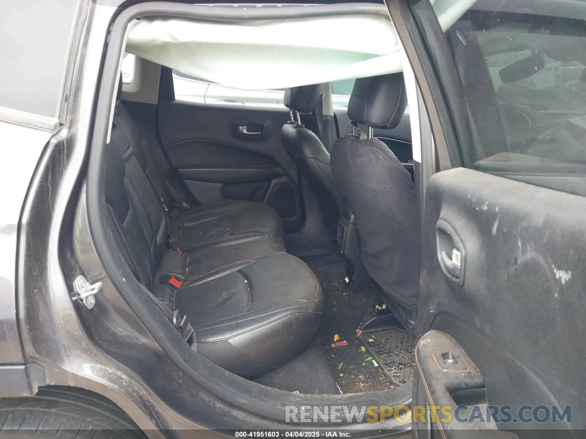 8 Photograph of a damaged car 3C4NJDCB9KT666254 JEEP COMPASS 2019